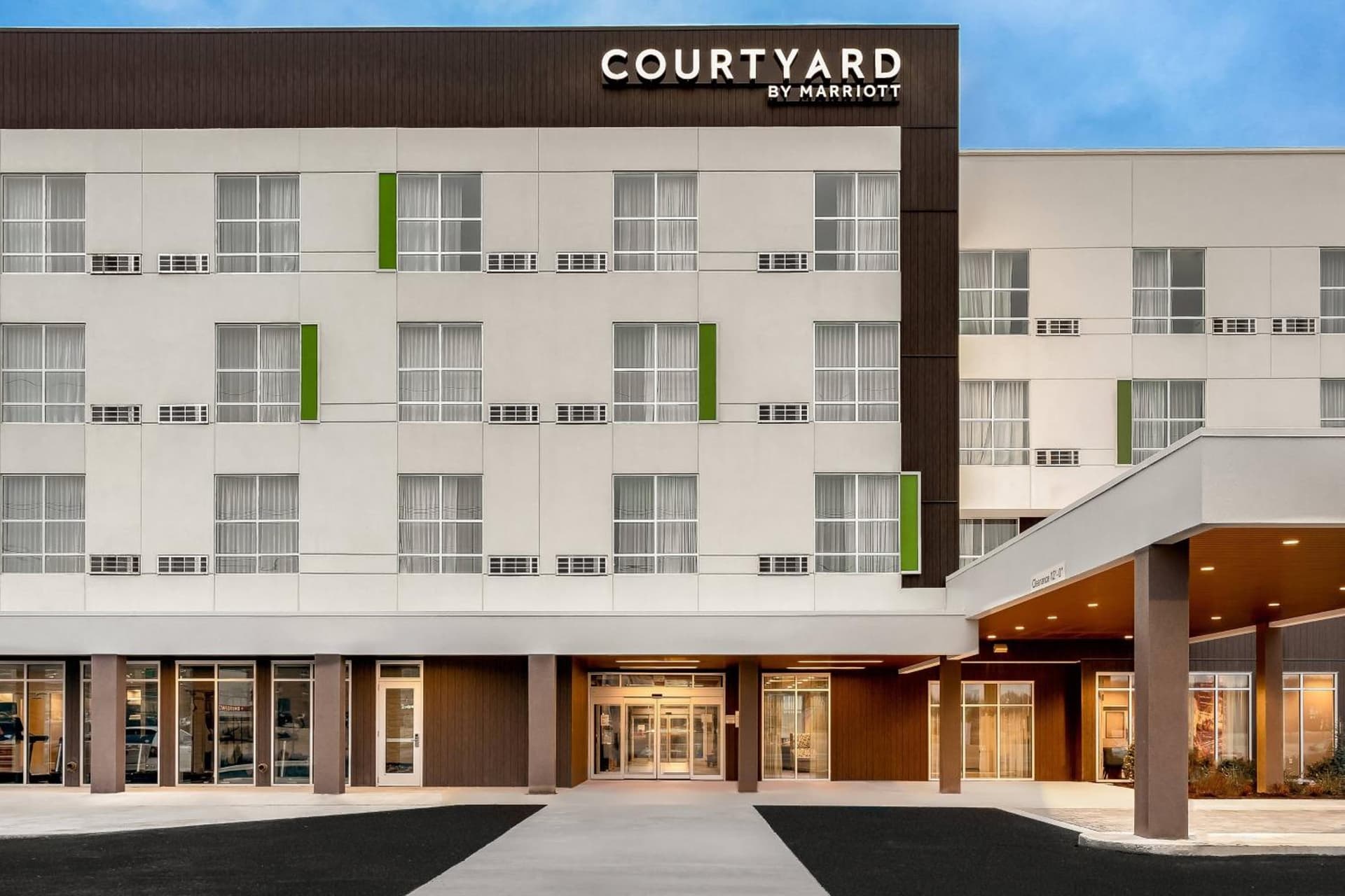 Courtyard by Marriott Jonesboro interior in Jonesboro, AR — gallery photo 2