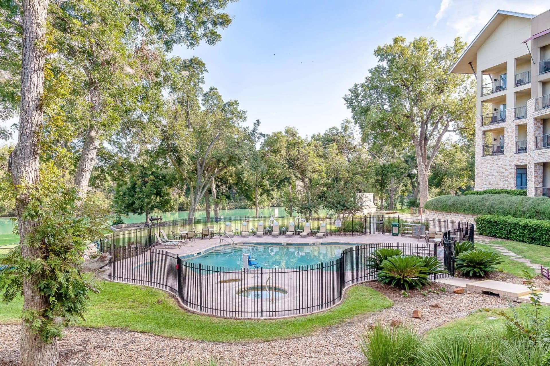Courtyard by Marriott New Braunfels River Village gallery photo in New Braunfels, TX — image 20