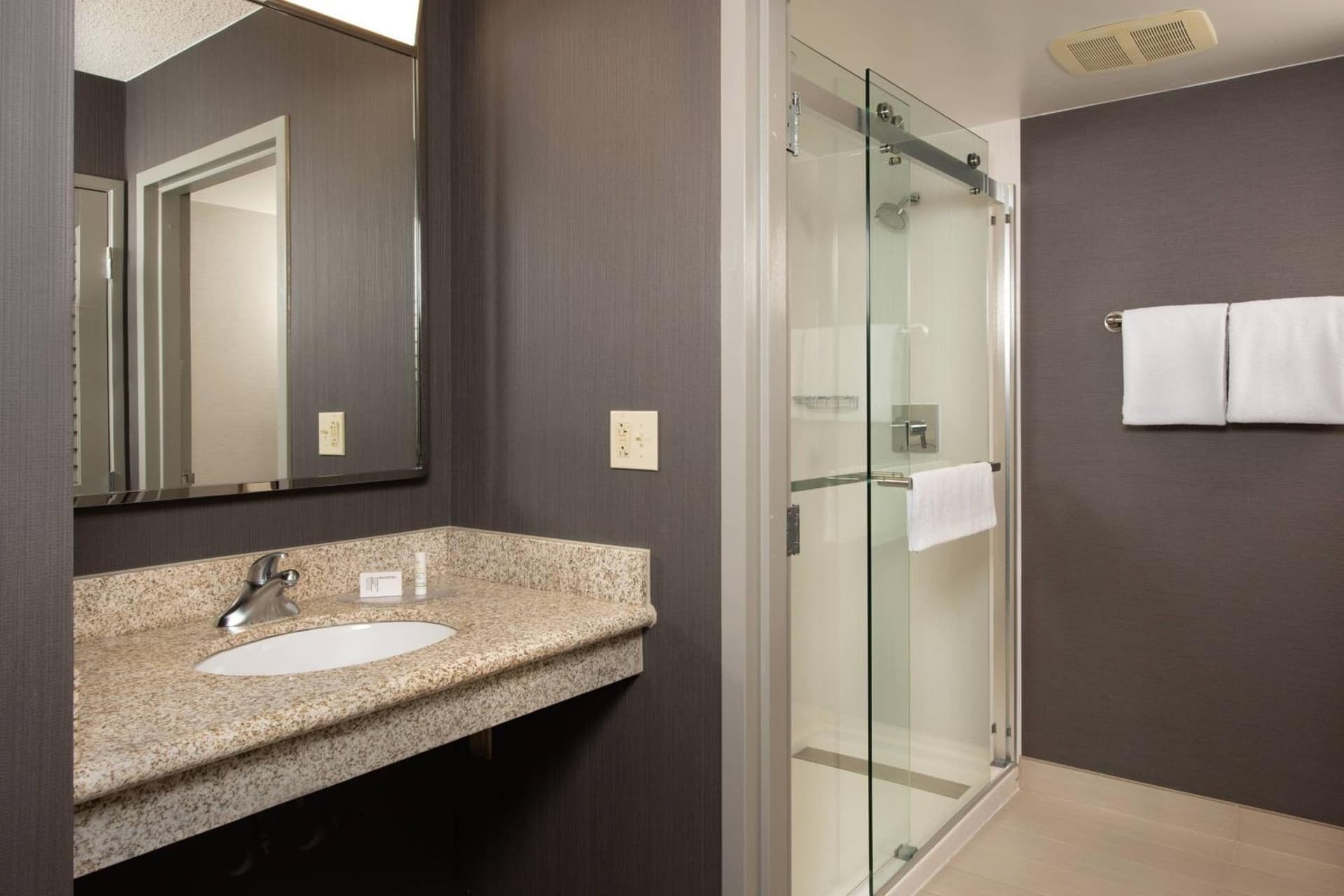 Courtyard by Marriott Frederick interior in Frederick, MD — gallery photo 2