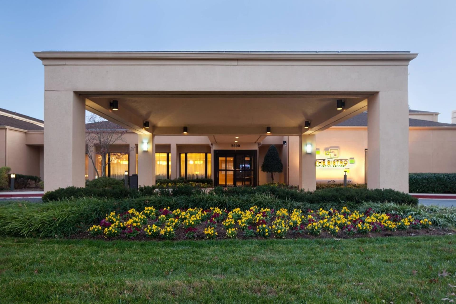 Courtyard by Marriott Rockville interior in Rockville, MD — gallery photo 2