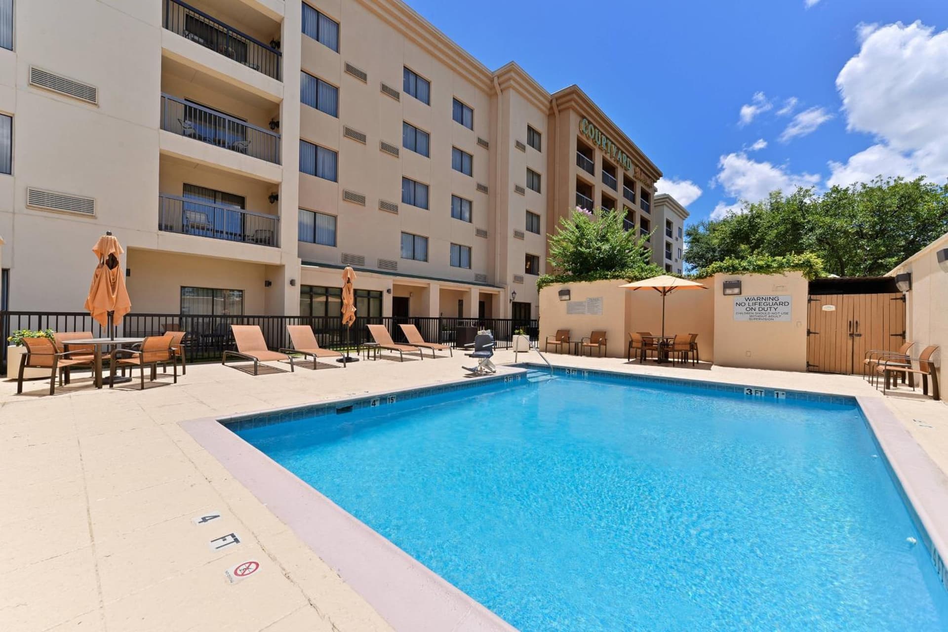 Courtyard by Marriott Laredo gallery photo in Laredo, TX — image 10