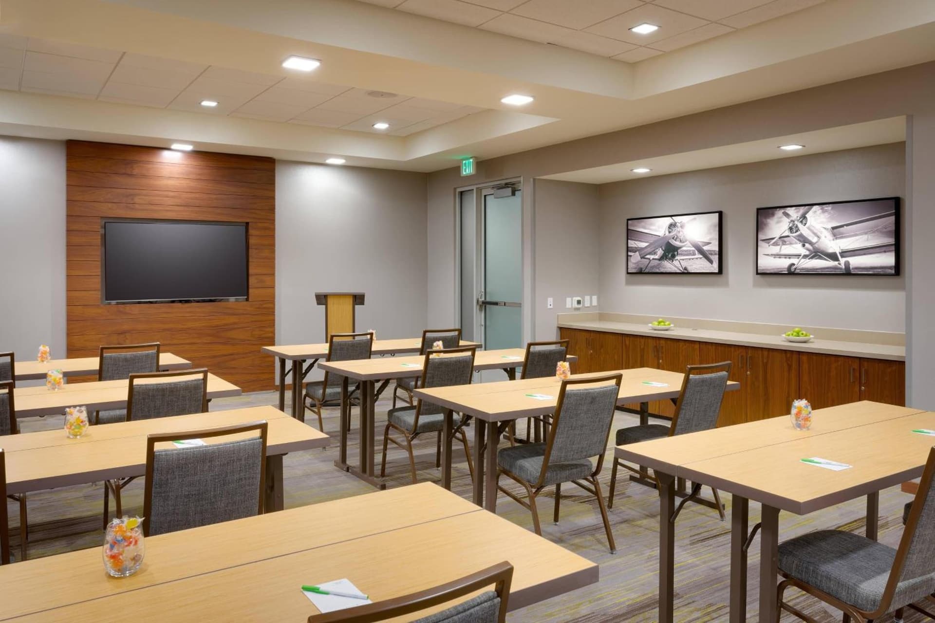 Courtyard by Marriott Los Angeles LAX/Hawthorne interior in Hawthorne, CA — gallery photo 2