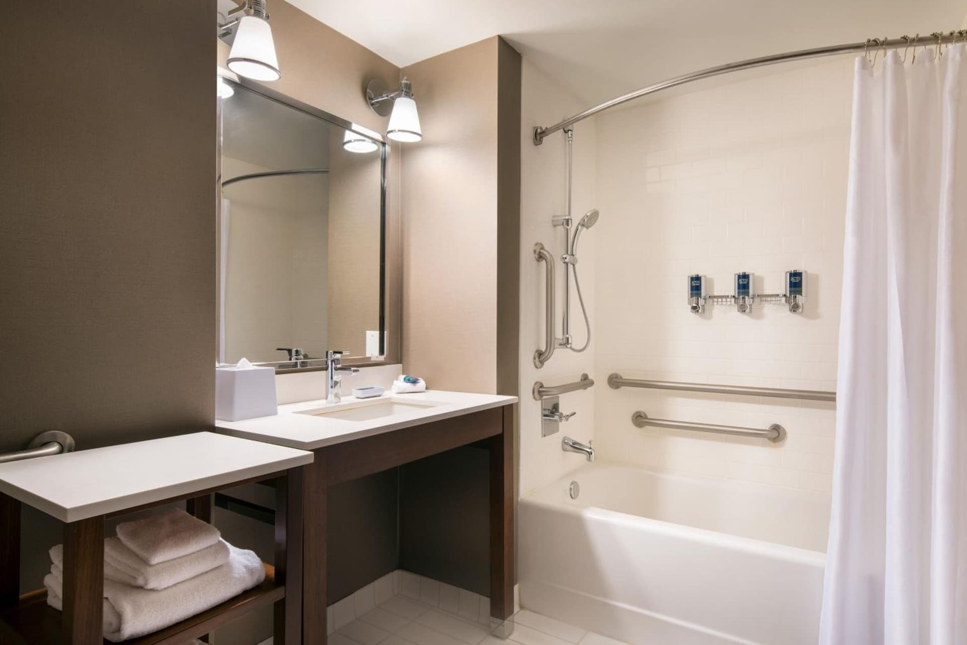 Four Points by Sheraton at Phoenix Mesa Gateway Airport gallery photo in Mesa, AZ — image 4