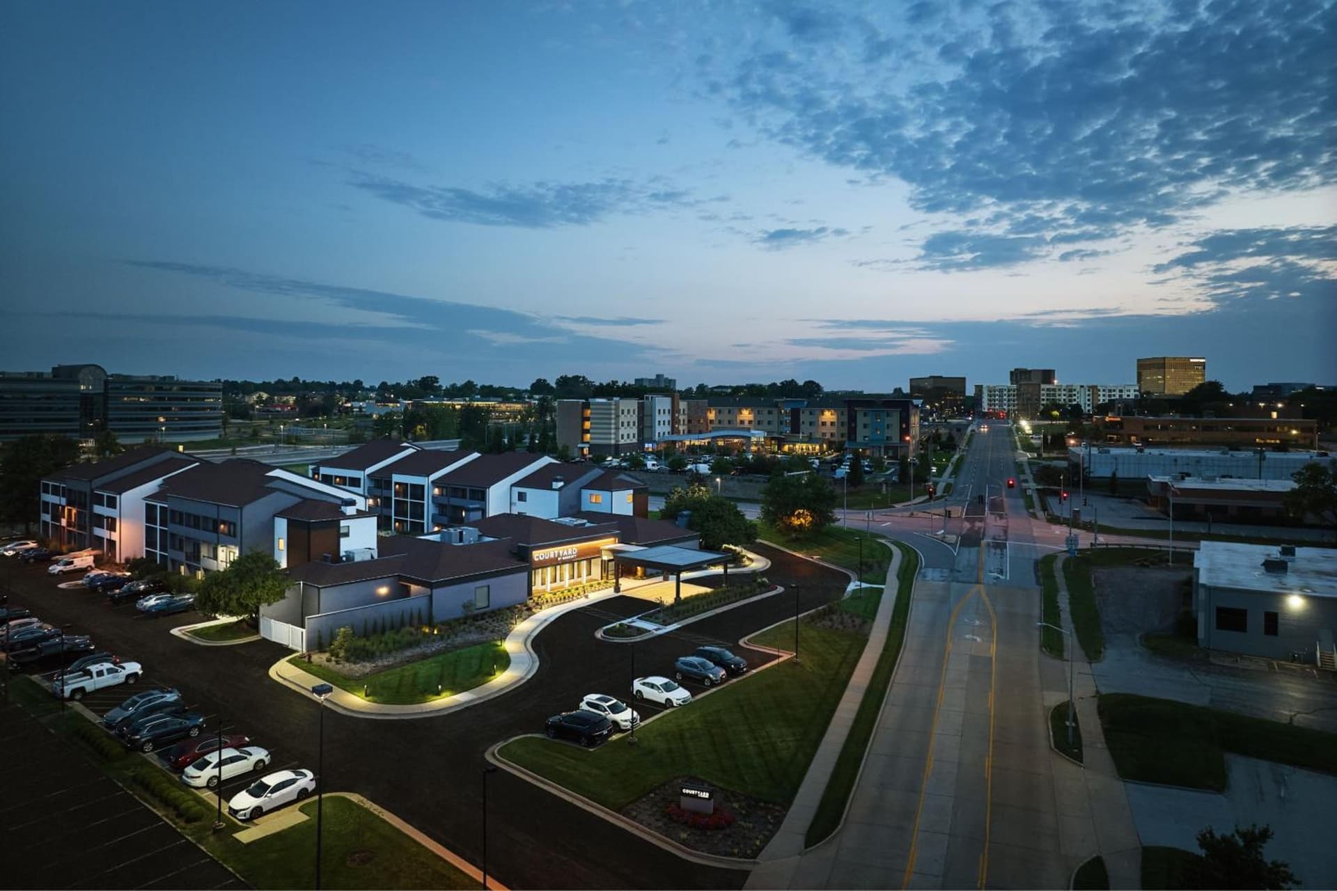 Courtyard St. Louis Westport Plaza interior in Maryland Heights, MO — gallery photo 2