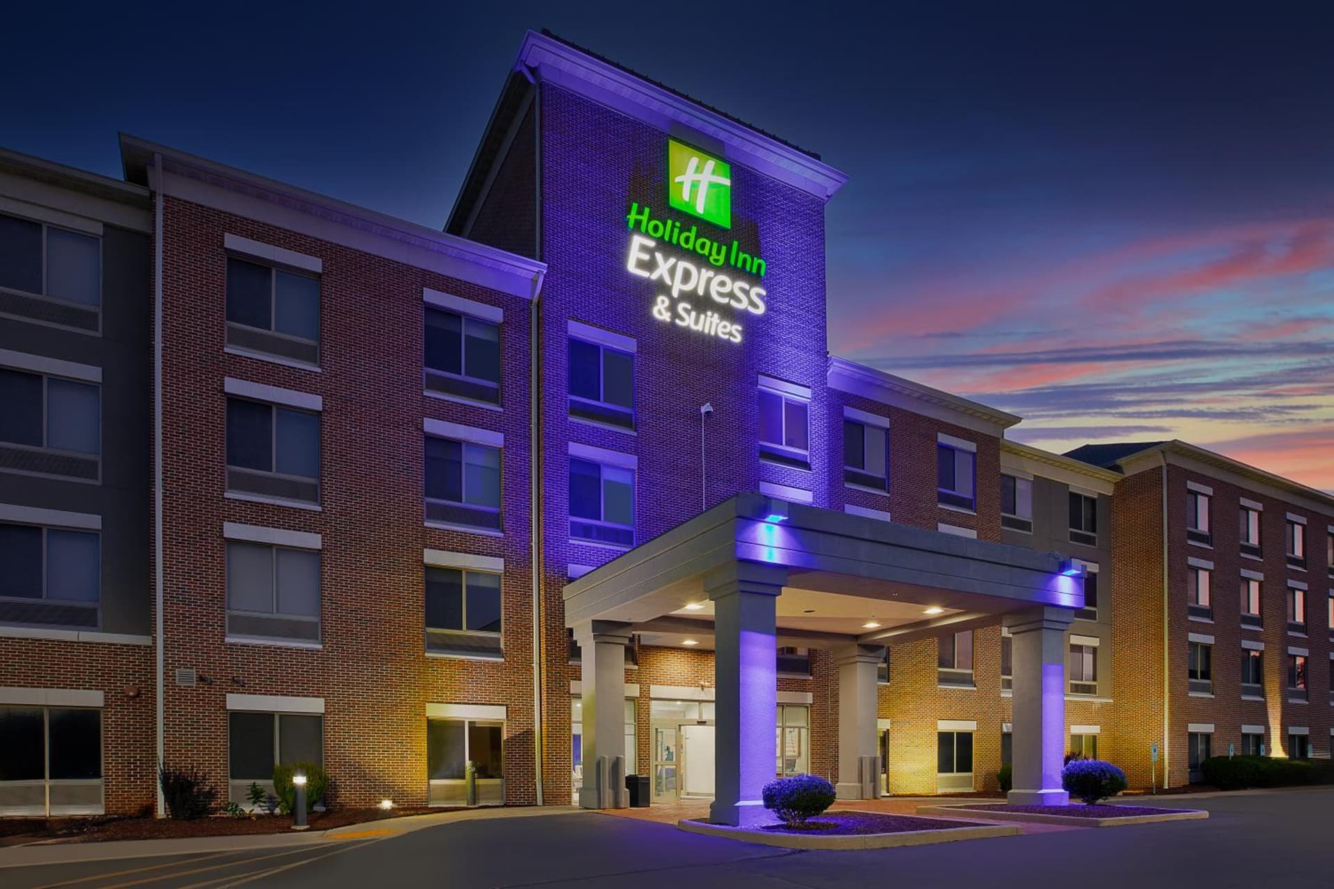 Holiday Inn Express & Suites Milwaukee NW - Park Place by IHG featured exterior or lobby in Milwaukee, WI — similar hotel