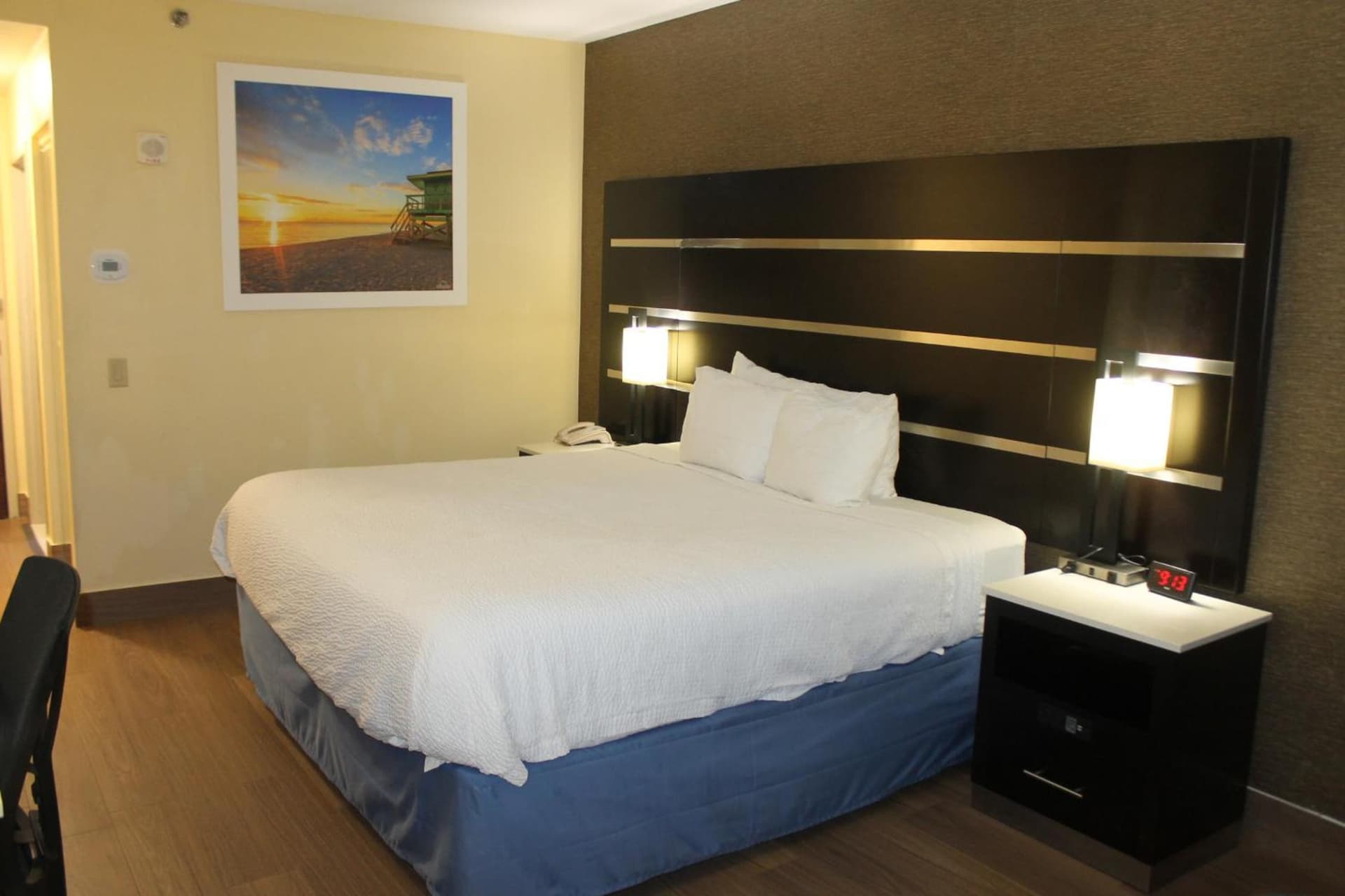 Days Inn by Wyndham Budd Lake interior in Budd Lake, NJ — gallery photo 2