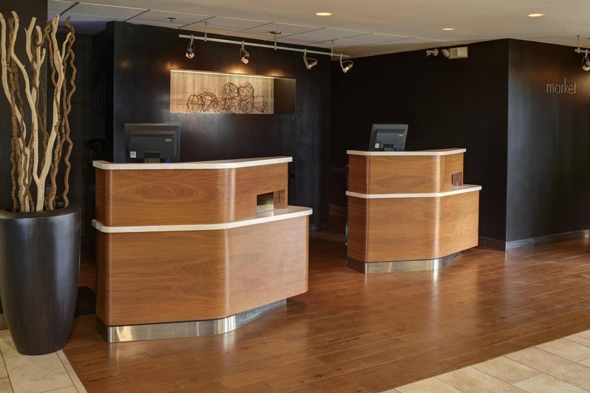 Courtyard by Marriott Indianapolis Airport interior in Indianapolis, IN — gallery photo 2