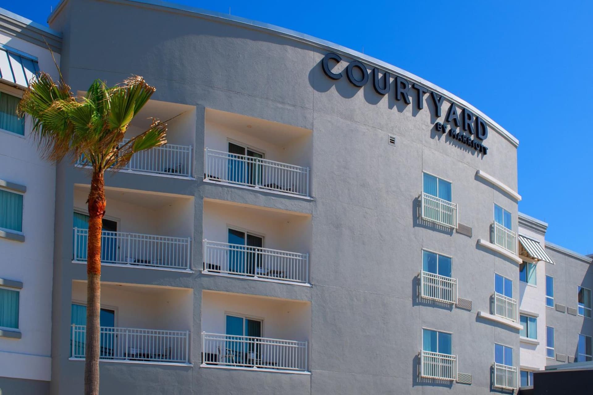 Courtyard by Marriott Galveston Island interior in Galveston, TX — gallery photo 2