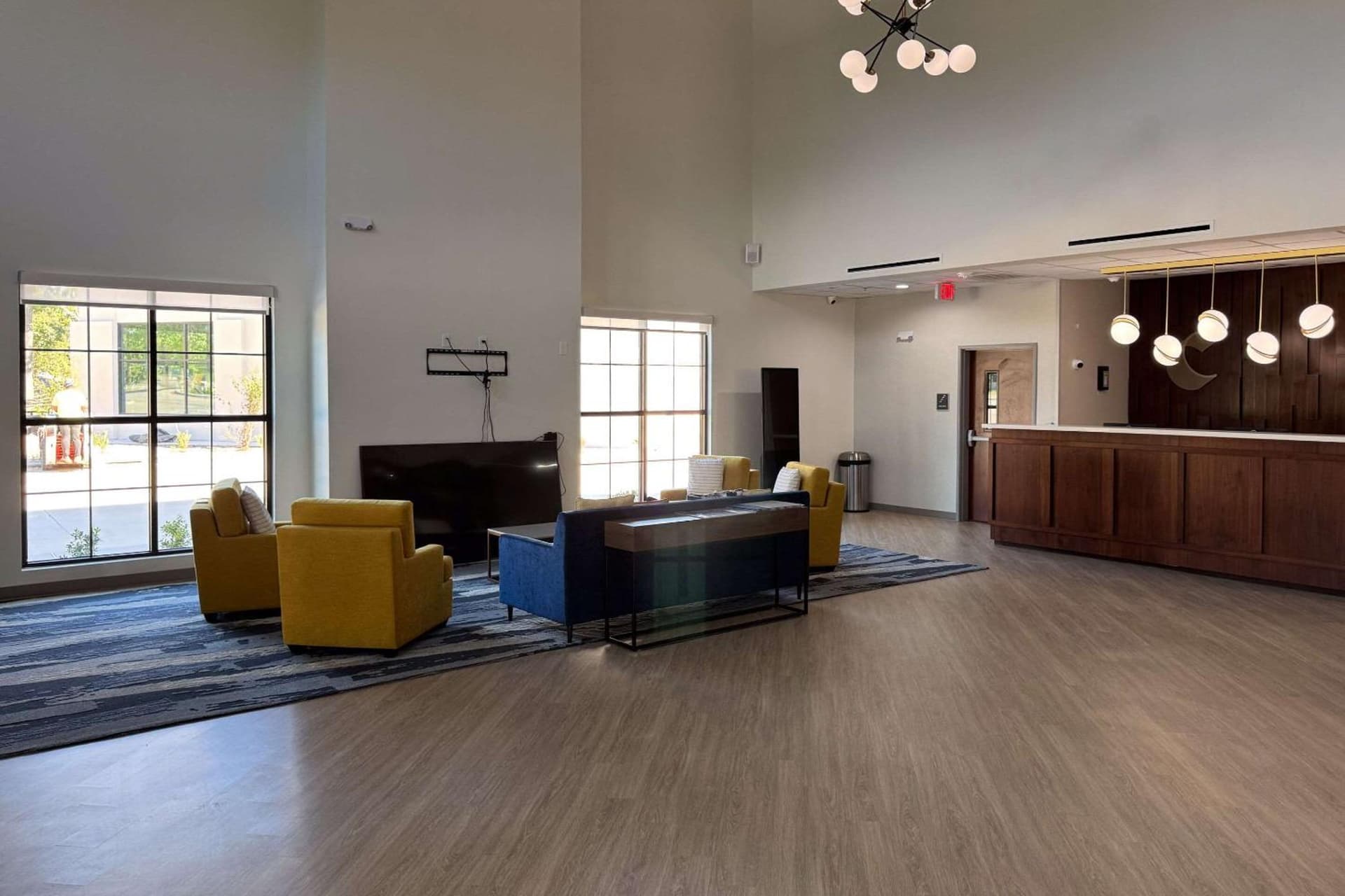 Comfort Inn & Suites Huntsville Near University interior in Huntsville, TX — gallery photo 2