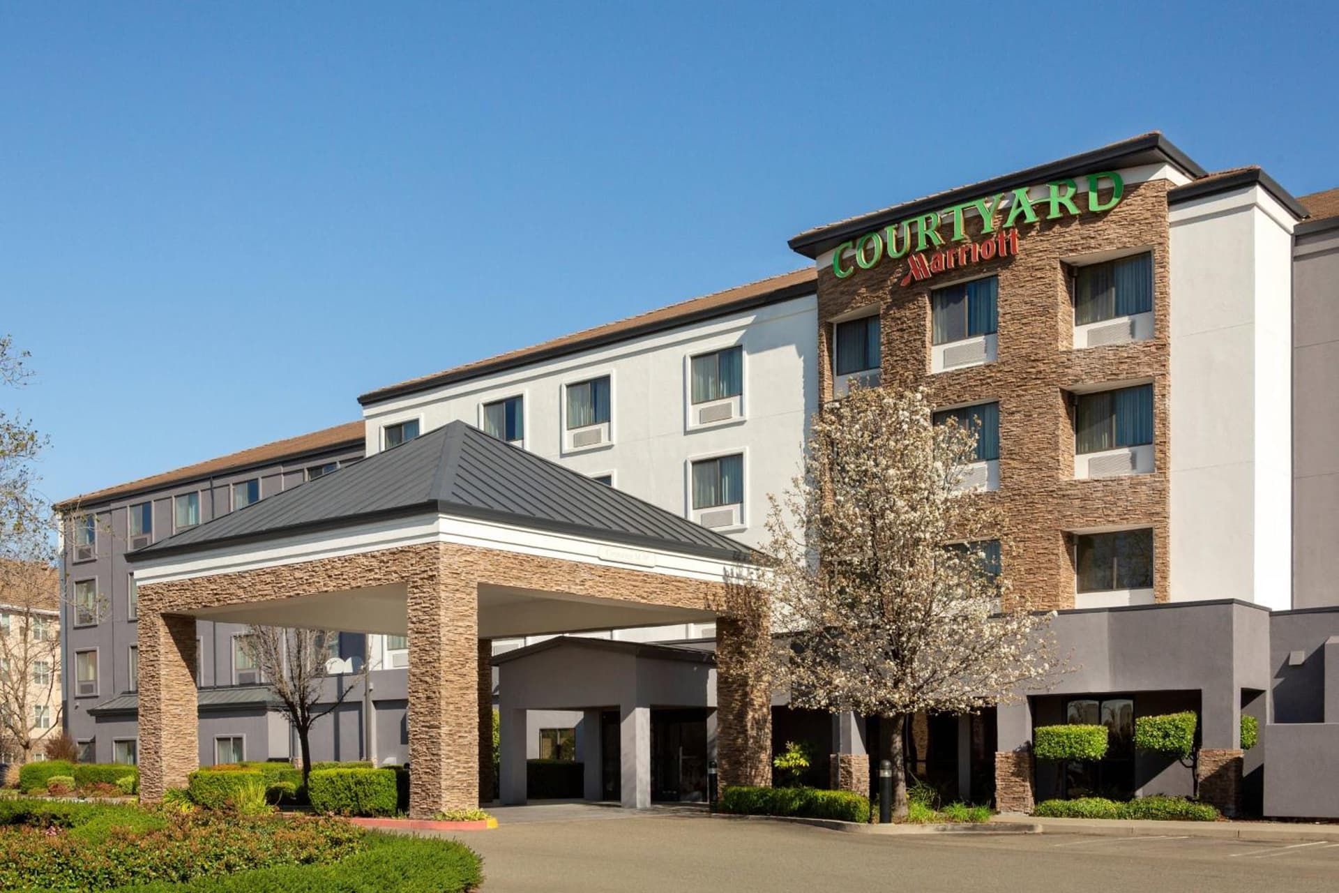 Courtyard by Marriott Roseville Galleria Mall/Creekside Ridge Drive gallery photo in Roseville, CA — image 4