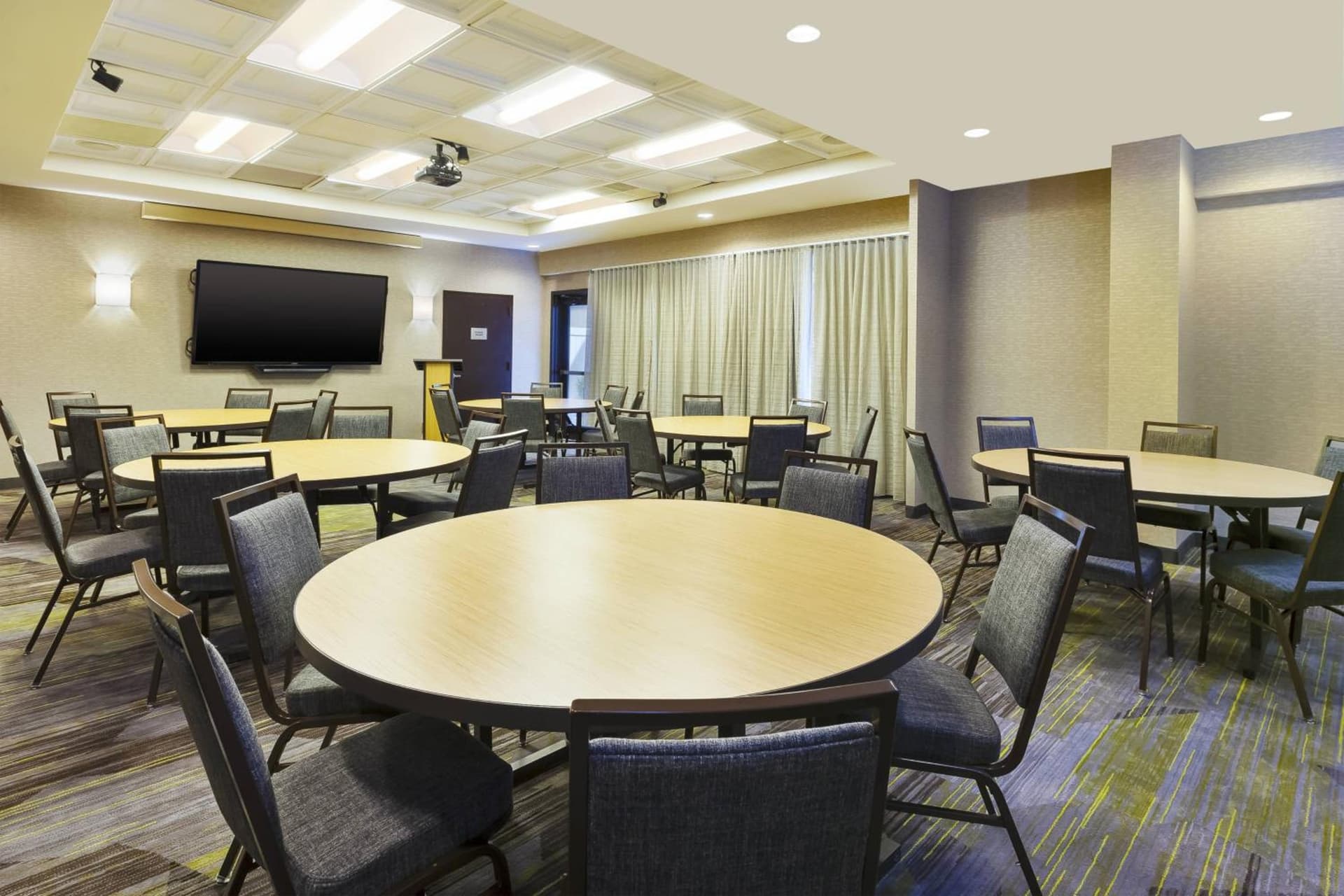 Courtyard by Marriott Secaucus Meadowlands gallery photo in Secaucus, NJ — image 6