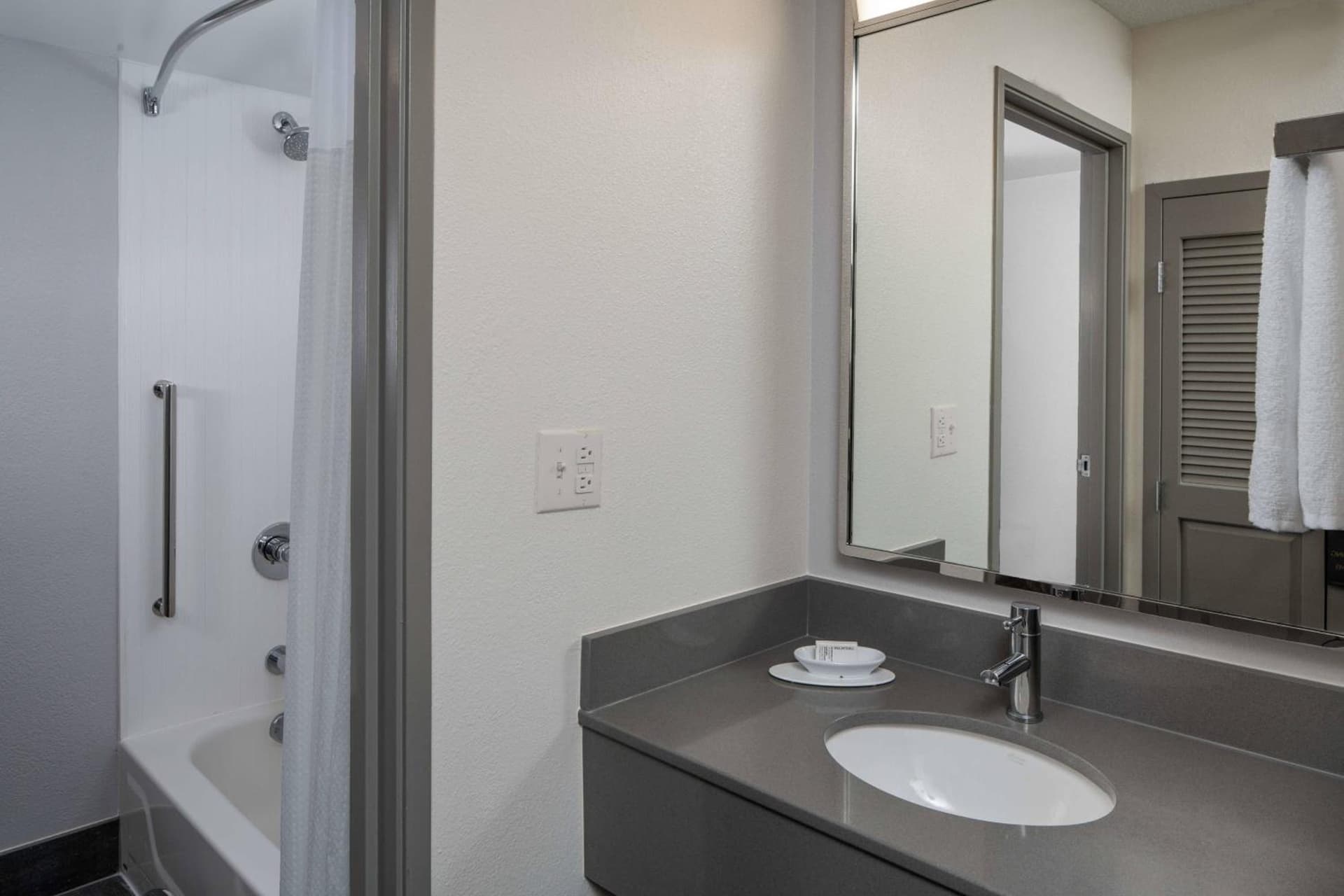 Courtyard by Marriott Covington / Mandeville gallery photo in Covington, LA — image 22
