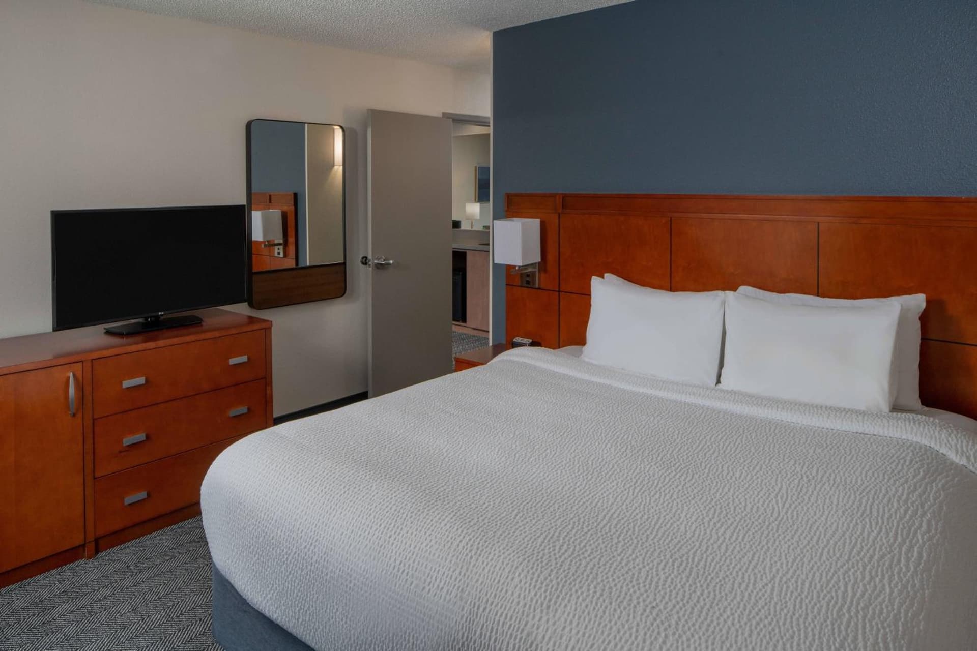 Courtyard by Marriott Covington / Mandeville interior in Covington, LA — gallery photo 2