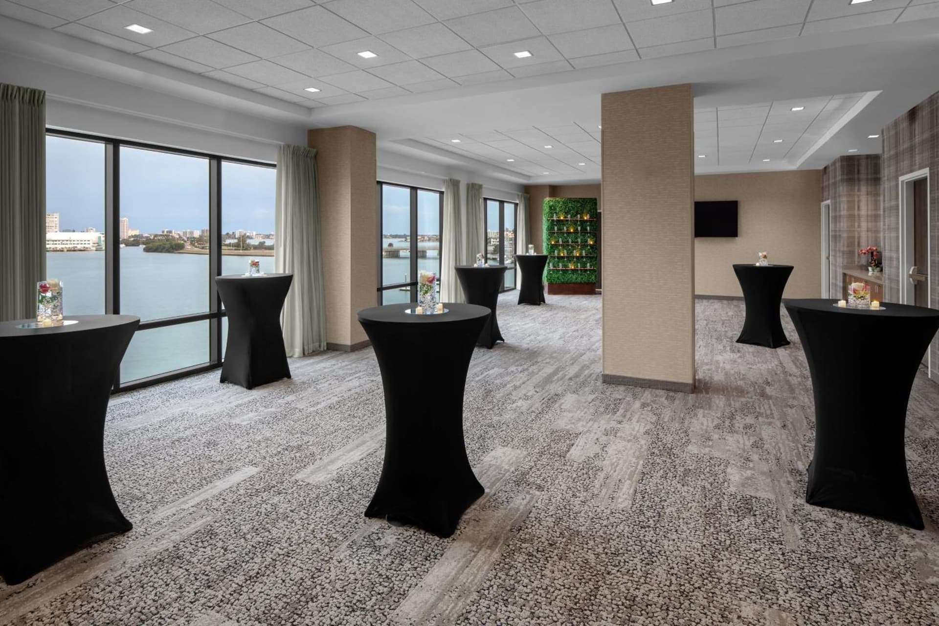 Courtyard by Marriott Clearwater Beach gallery photo in Clearwater Beach, FL — image 47