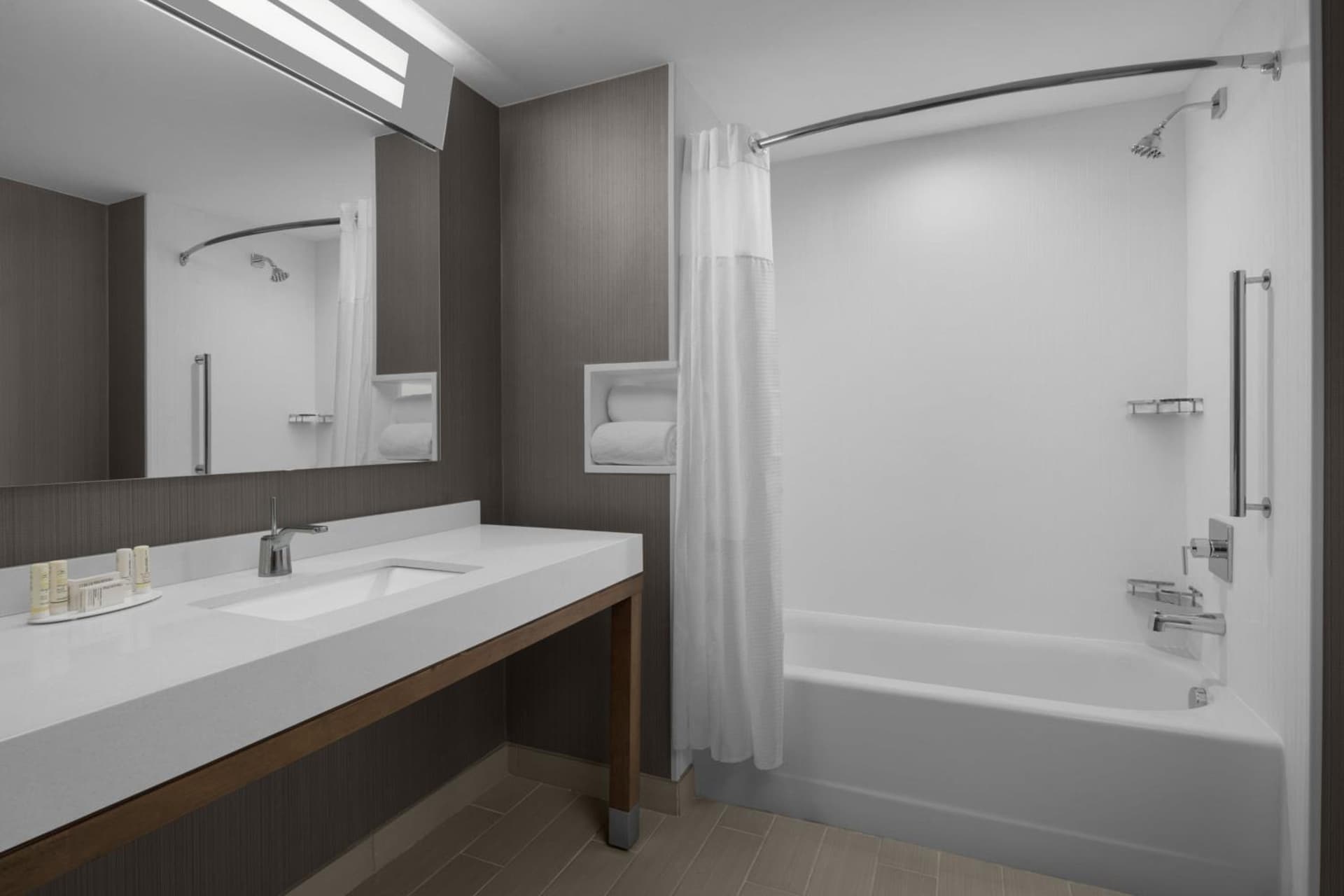 Courtyard by Marriott Clearwater Beach property views in Clearwater Beach, FL — gallery photo 3