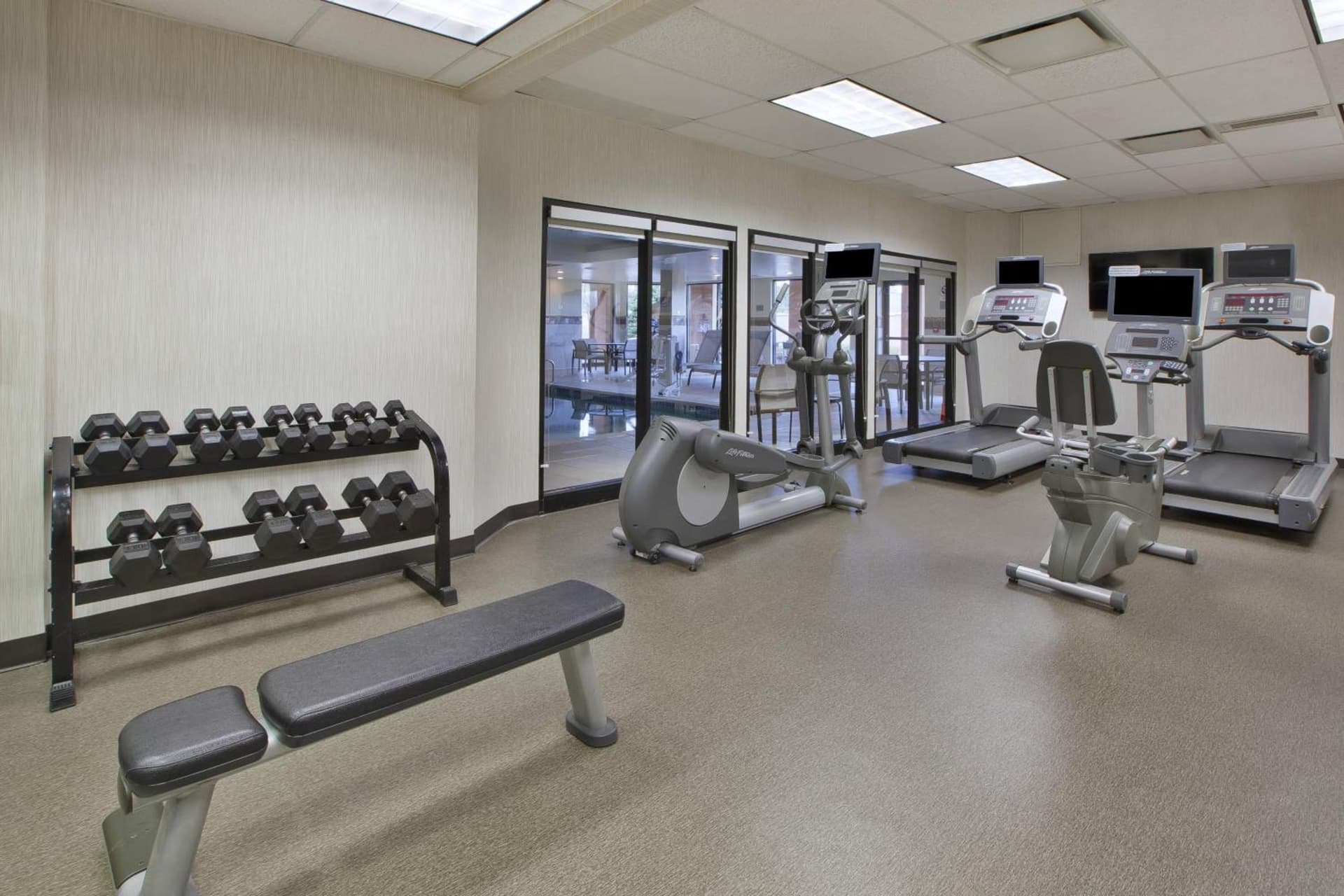 Courtyard by Marriott Somerset interior in Somerset, NJ — gallery photo 2