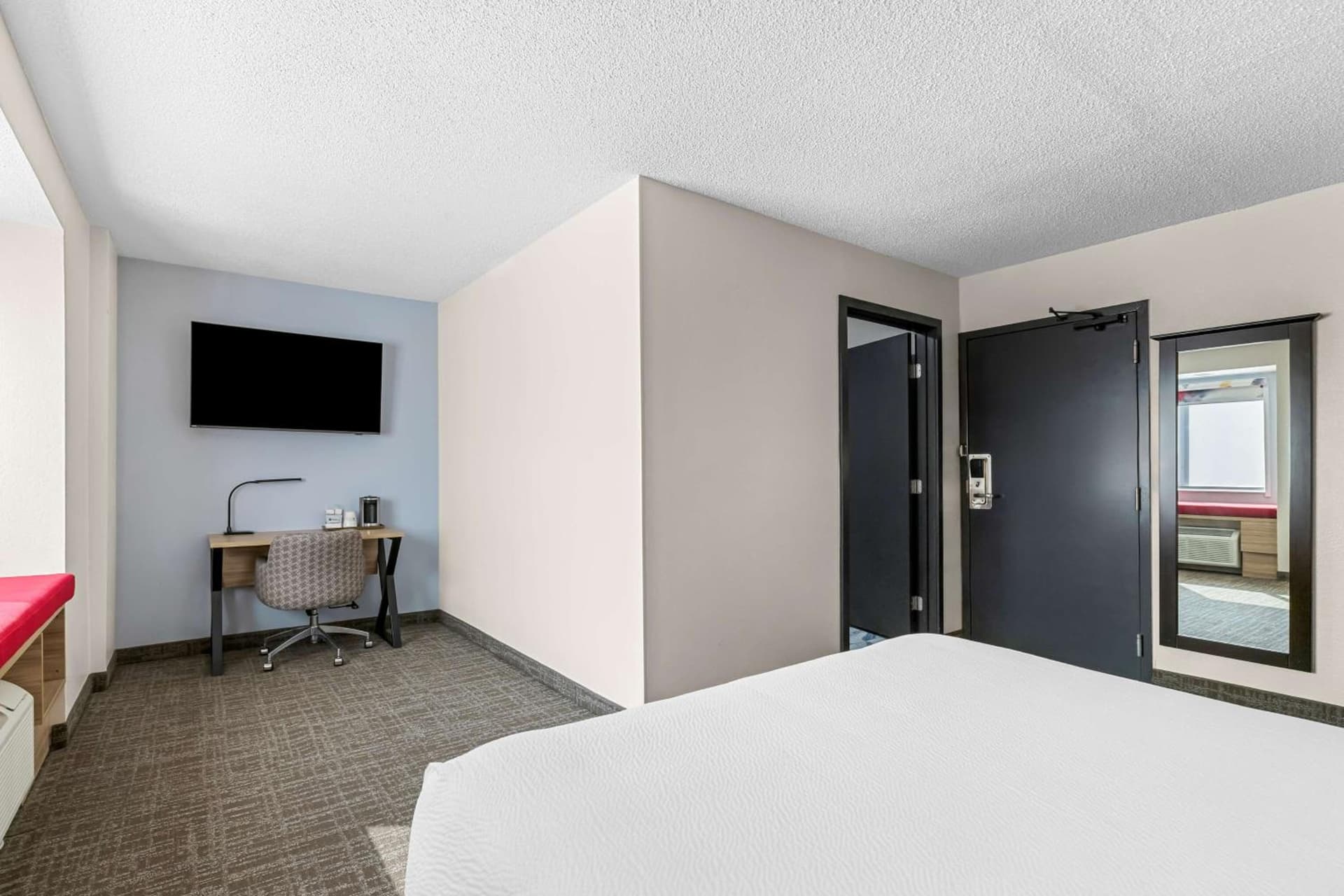 Best Western Buffalo Inn & Suites interior in Buffalo, NY — gallery photo 2