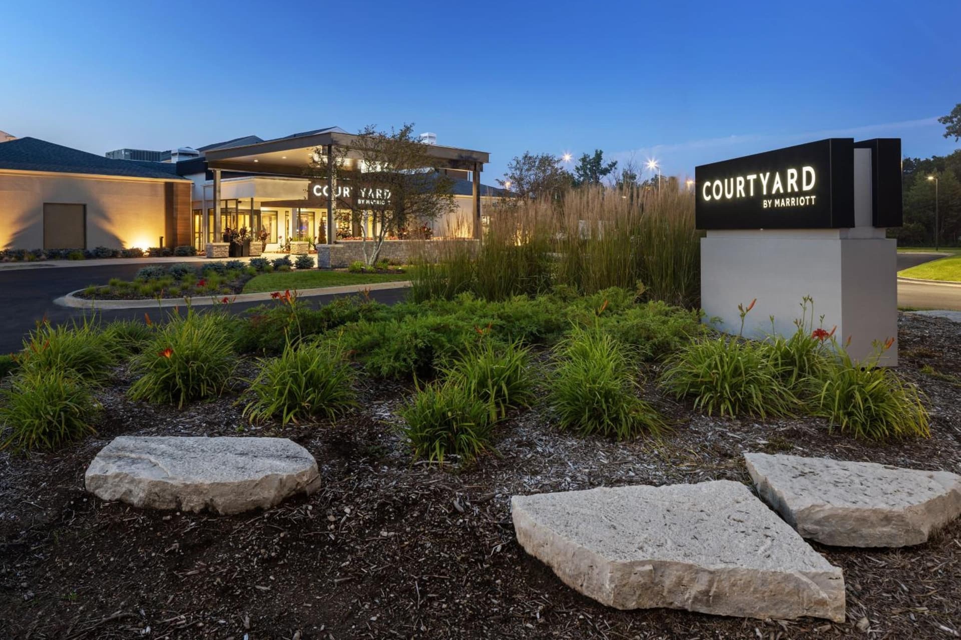Courtyard by Marriott Chicago Waukegan / Gurnee featured exterior or lobby in Waukegan, IL — similar hotel