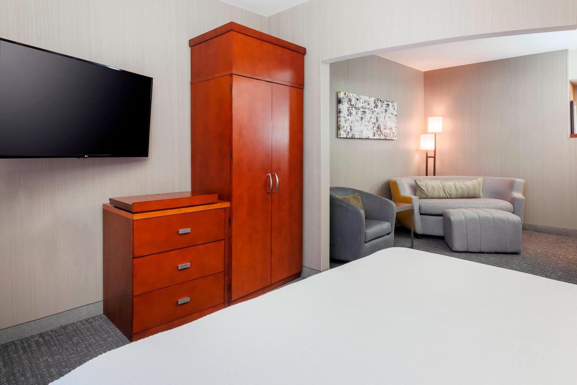 Courtyard by Marriott Dallas Arlington South interior in Arlington, TX — gallery photo 2