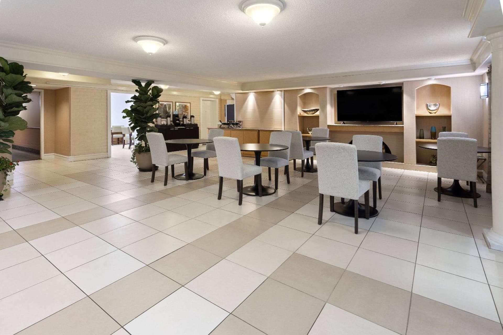 La Quinta Inn by Wyndham Pittsburgh Airport gallery photo in Moon Township, PA — image 17