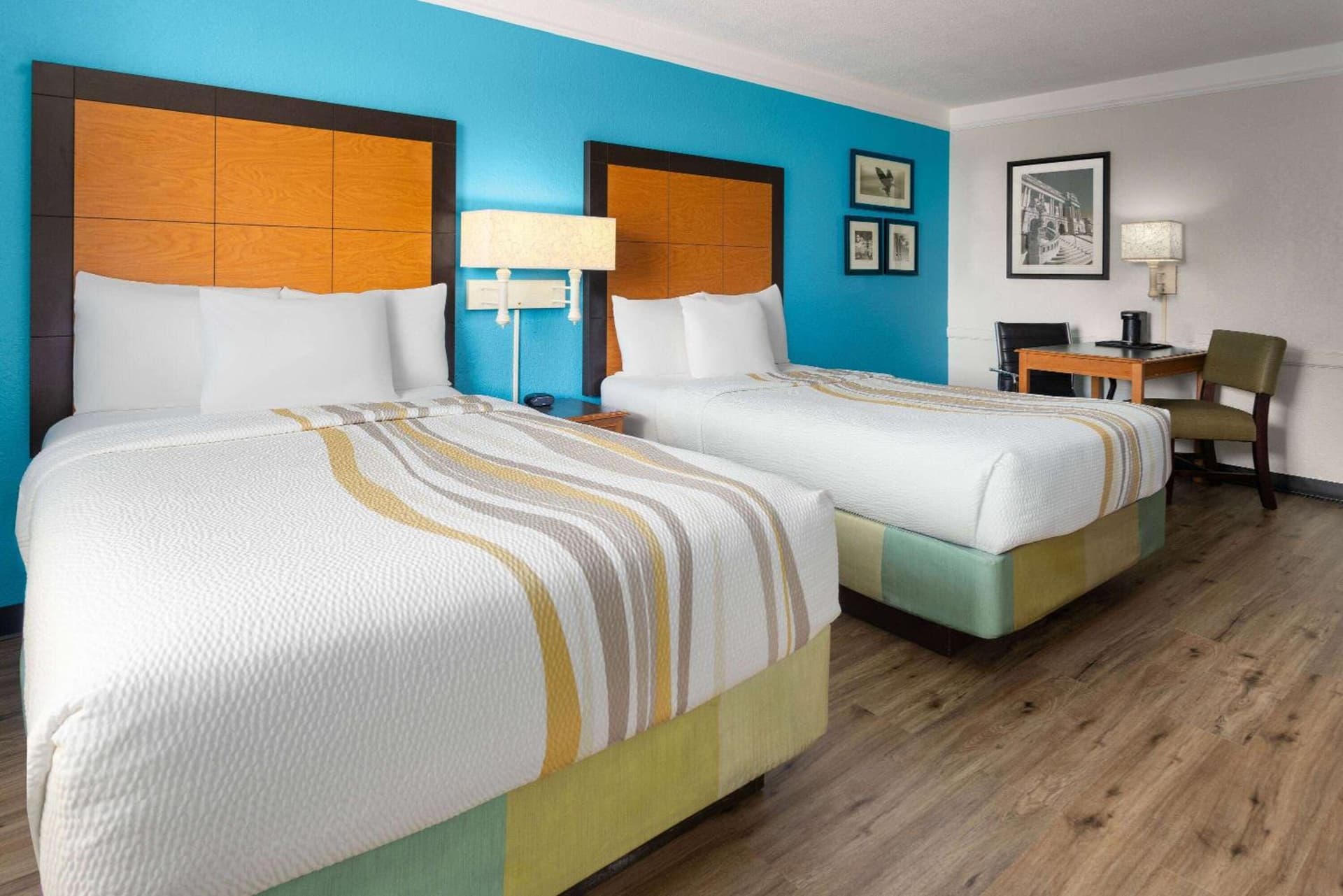 La Quinta Inn by Wyndham Pittsburgh Airport gallery photo in Moon Township, PA — image 8