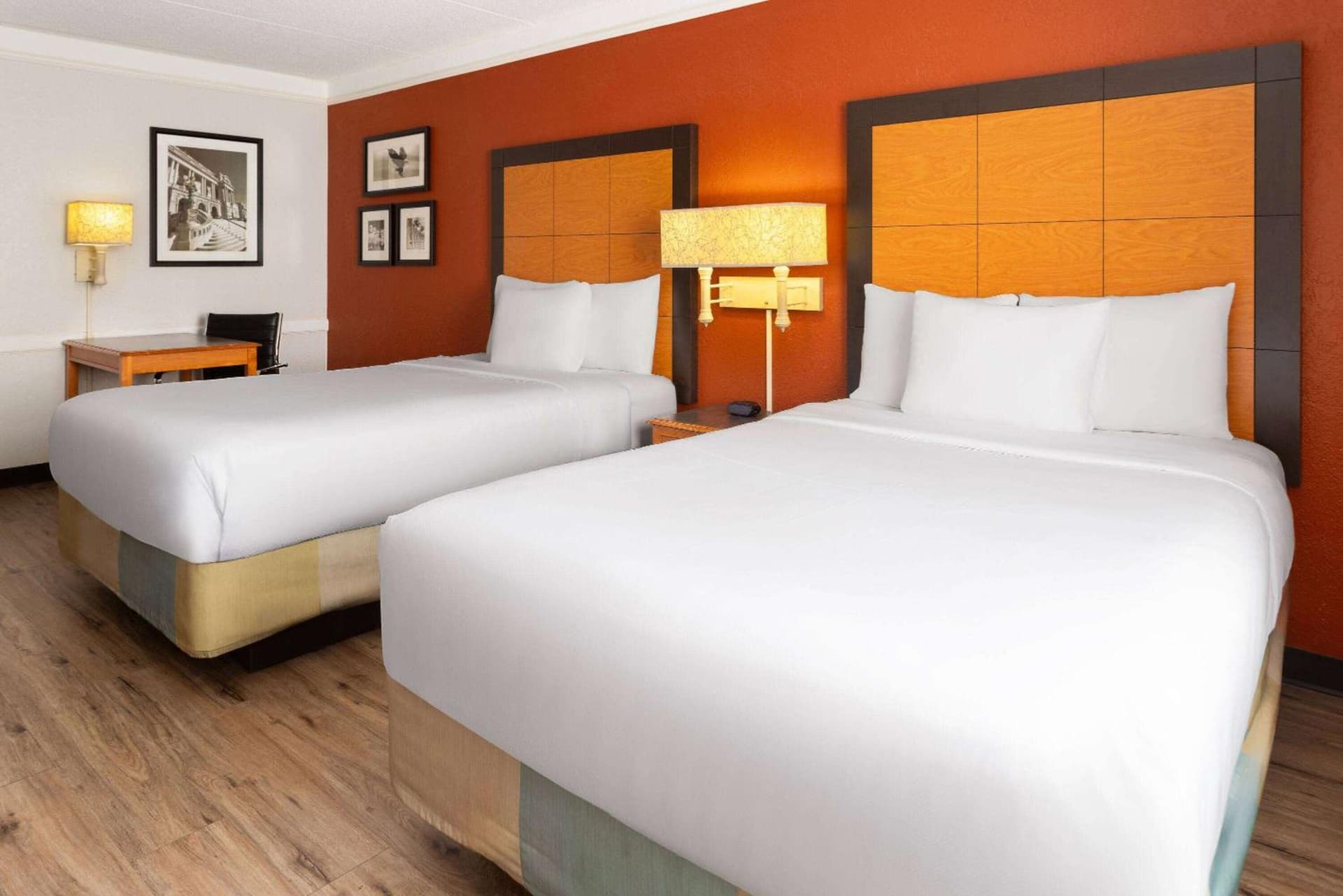 La Quinta Inn by Wyndham Pittsburgh Airport gallery photo in Moon Township, PA — image 15