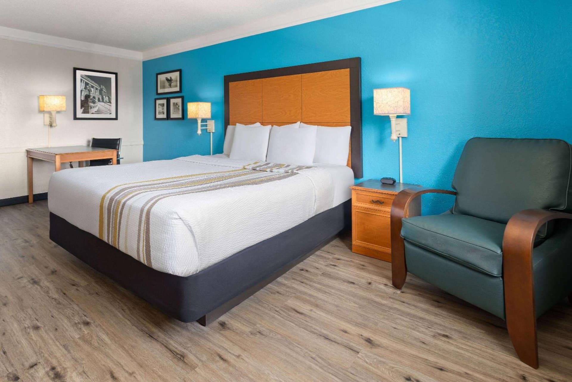 La Quinta Inn by Wyndham Pittsburgh Airport gallery photo in Moon Township, PA — image 45