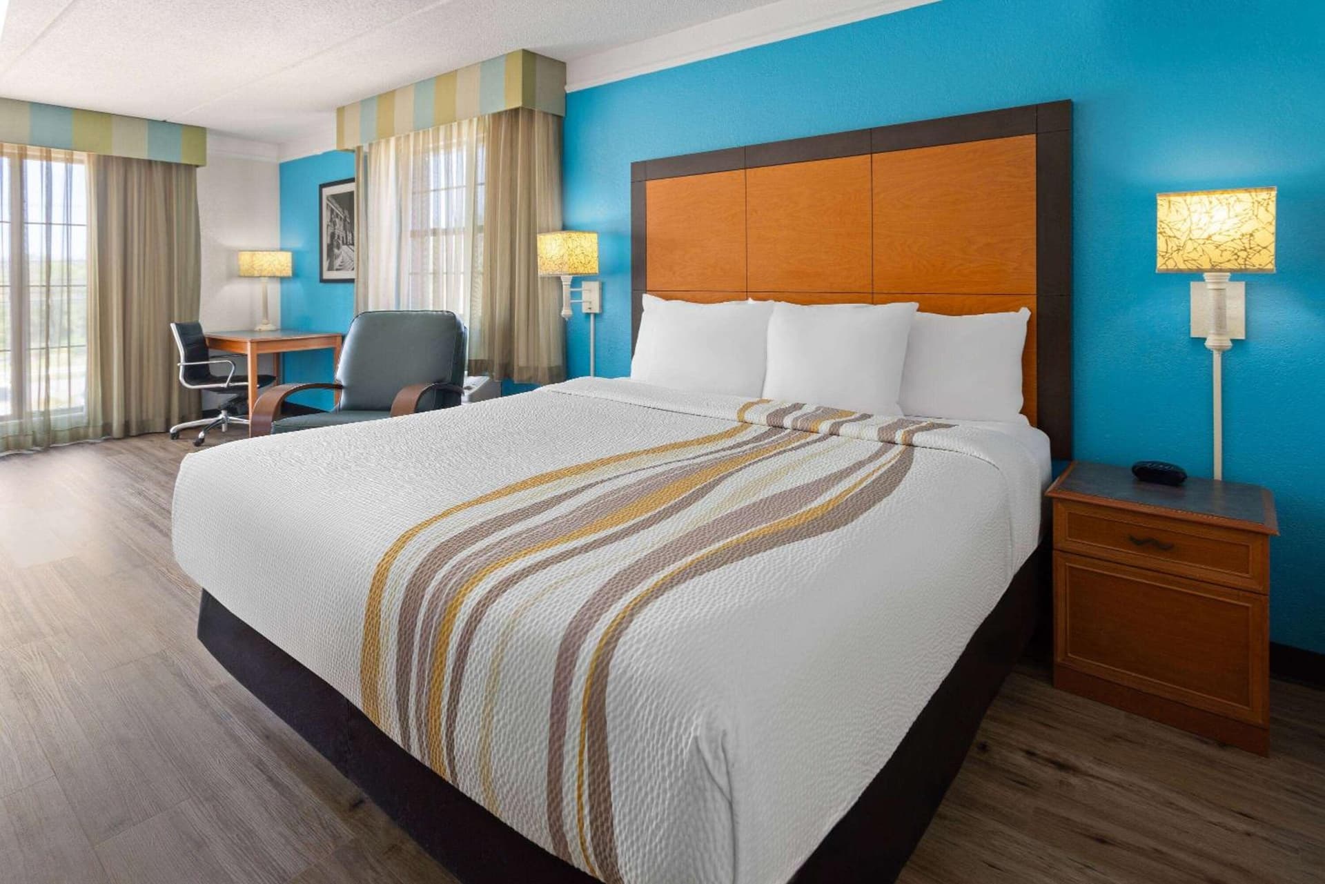 La Quinta Inn by Wyndham Pittsburgh Airport gallery photo in Moon Township, PA — image 38