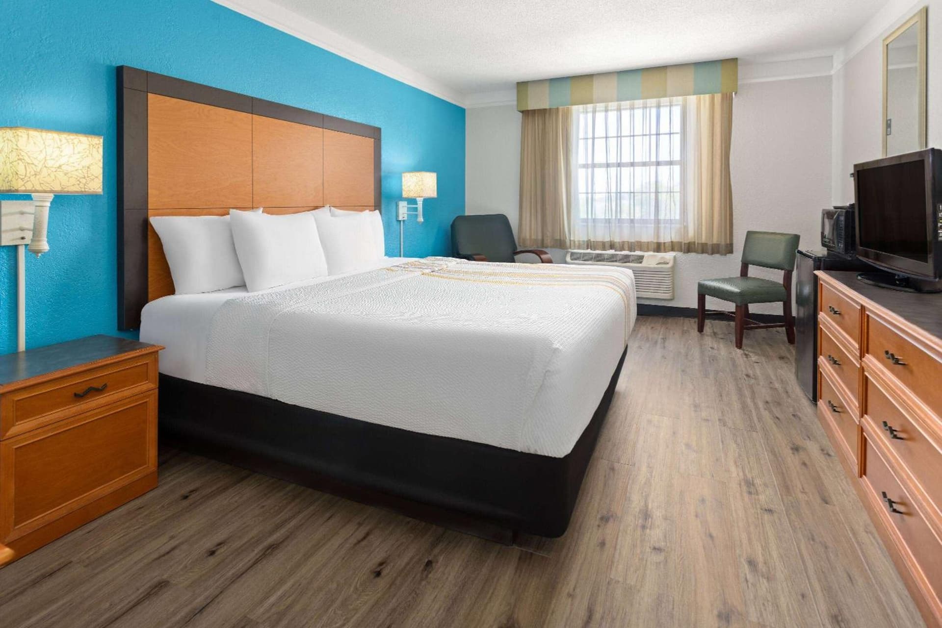 La Quinta Inn by Wyndham Pittsburgh Airport gallery photo in Moon Township, PA — image 4
