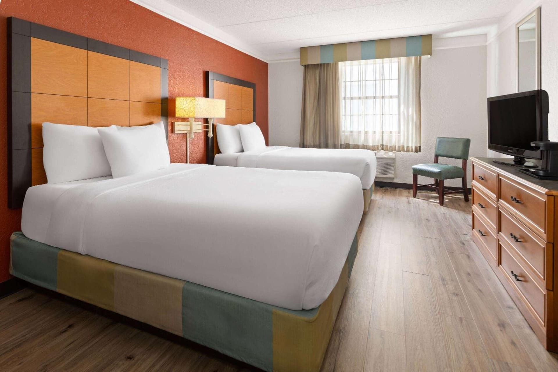 La Quinta Inn by Wyndham Pittsburgh Airport gallery photo in Moon Township, PA — image 27