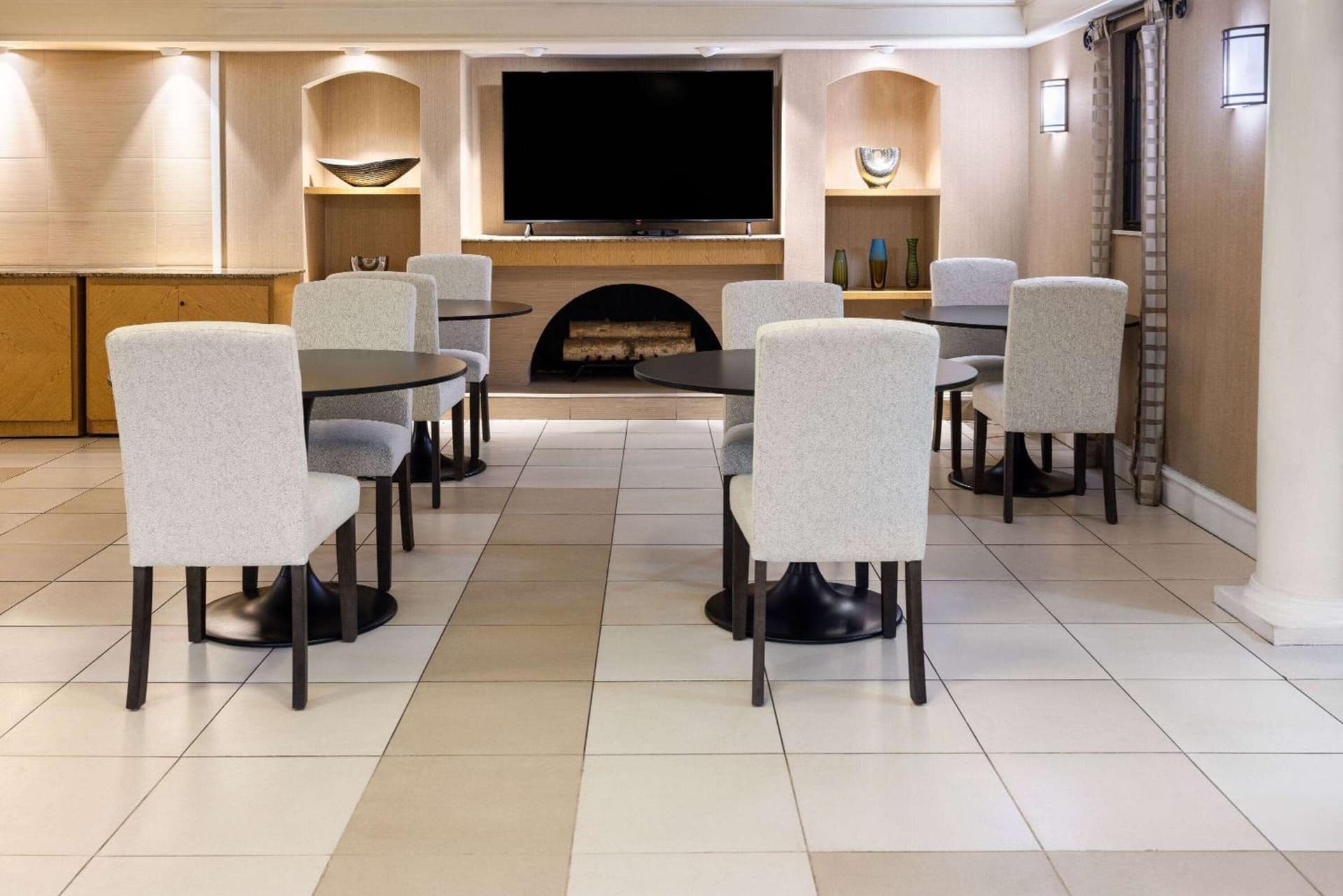 La Quinta Inn by Wyndham Pittsburgh Airport gallery photo in Moon Township, PA — image 36
