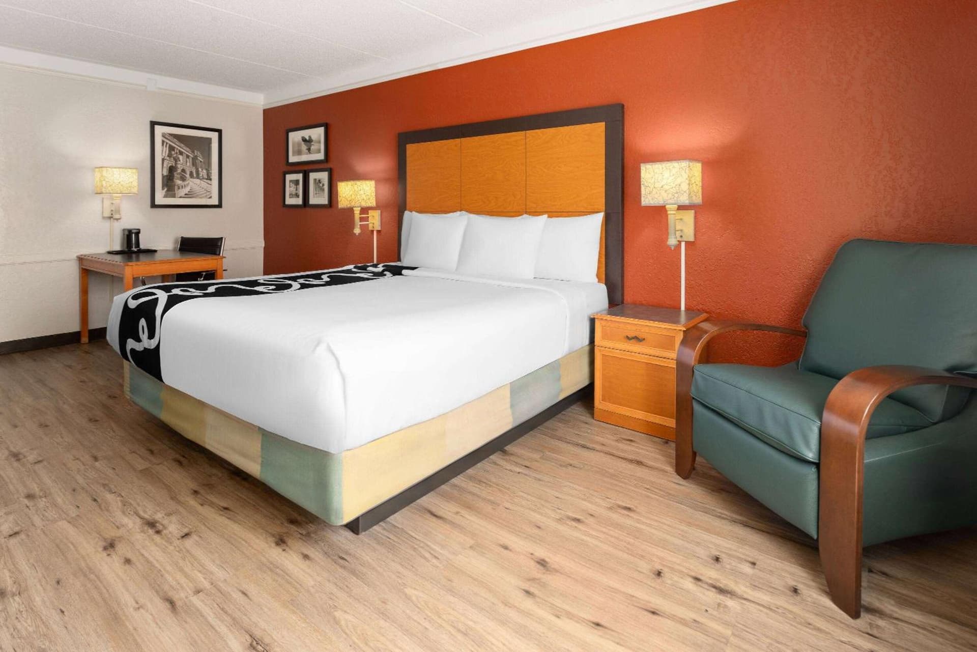 La Quinta Inn by Wyndham Pittsburgh Airport gallery photo in Moon Township, PA — image 19