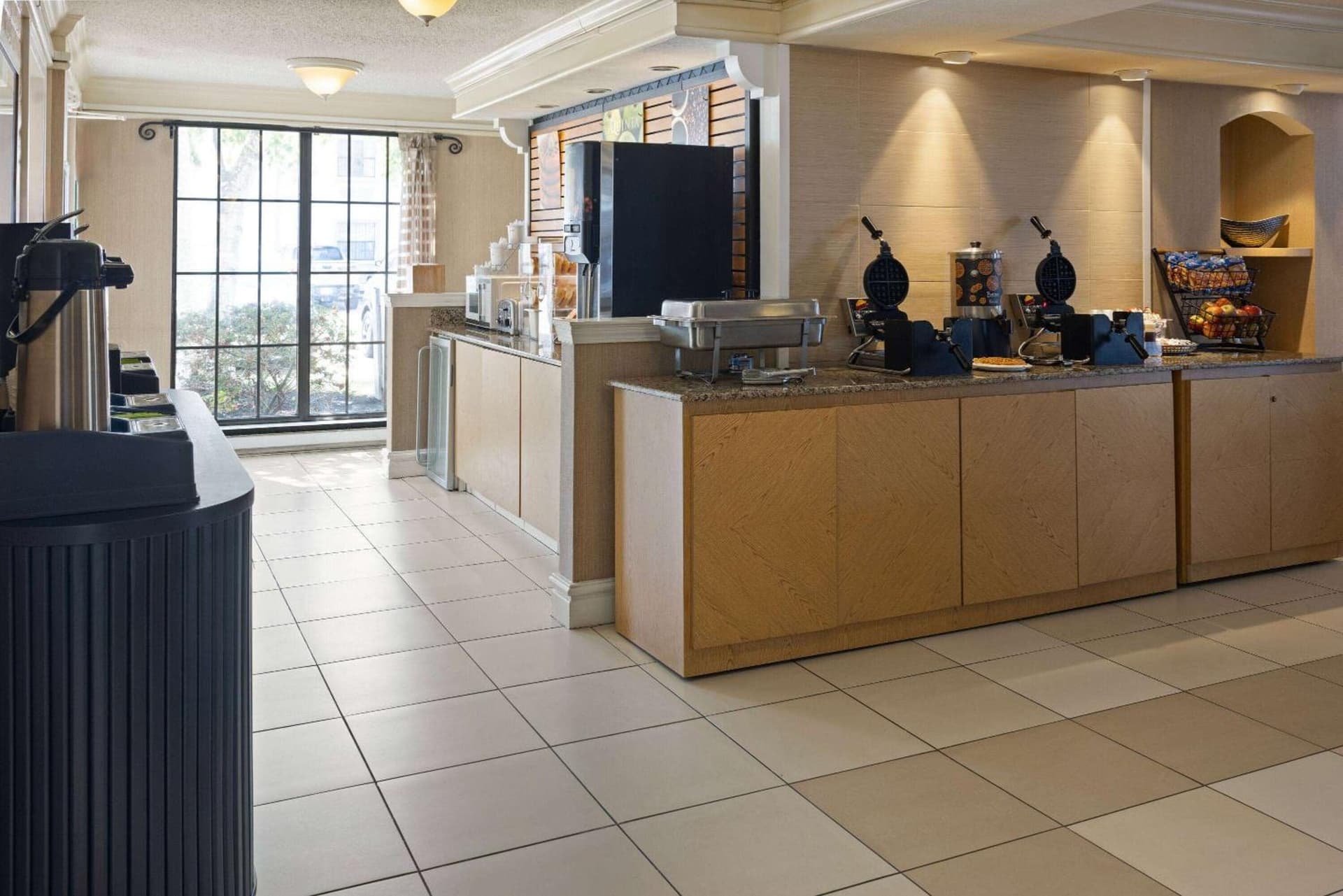 La Quinta Inn by Wyndham Pittsburgh Airport gallery photo in Moon Township, PA — image 6