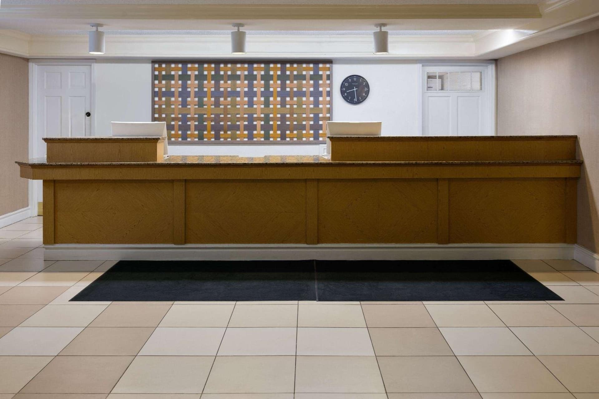 La Quinta Inn by Wyndham Pittsburgh Airport gallery photo in Moon Township, PA — image 10