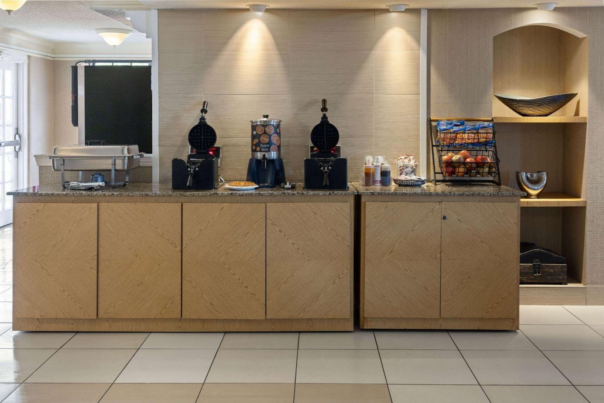 La Quinta Inn by Wyndham Pittsburgh Airport gallery photo in Moon Township, PA — image 44