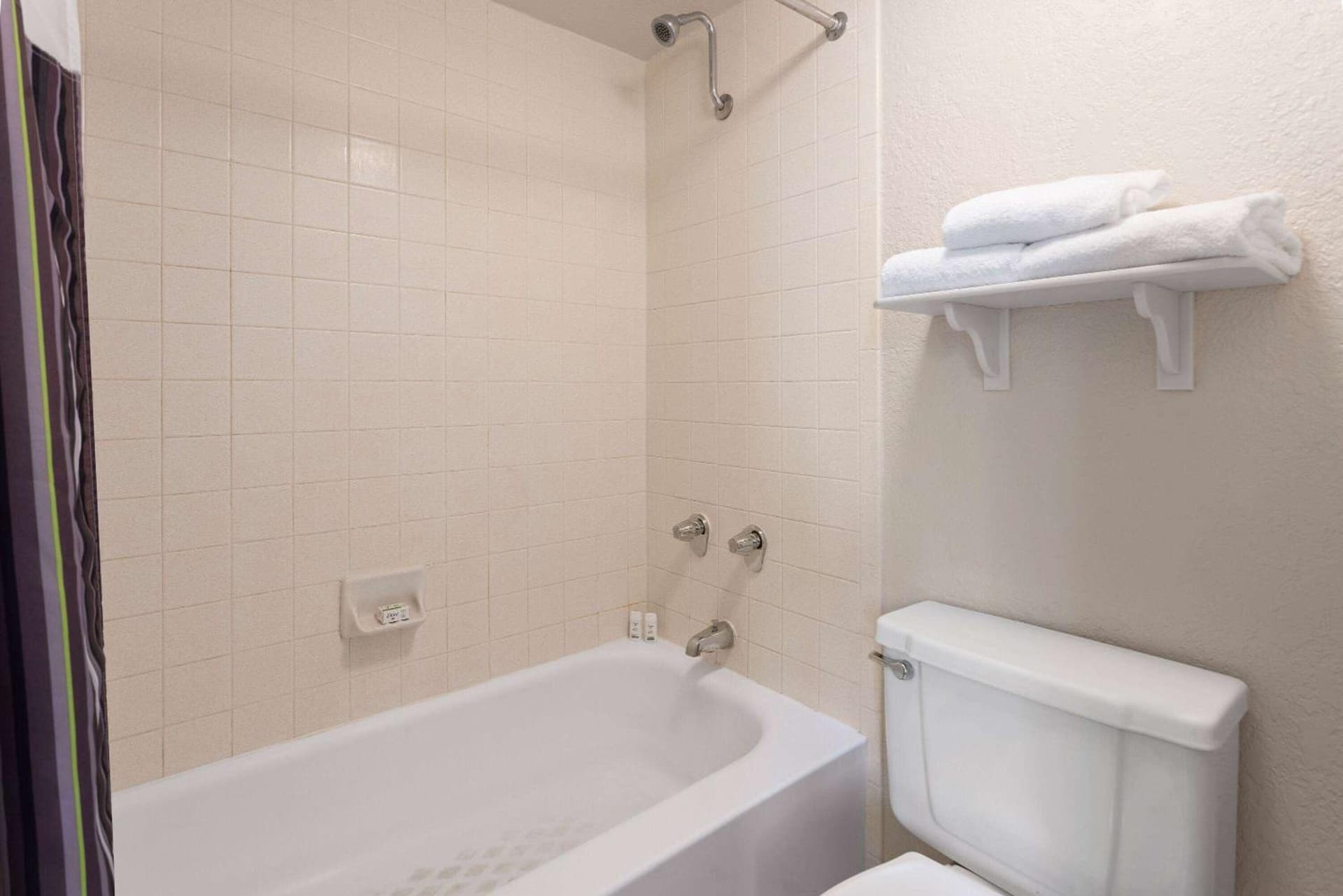 La Quinta Inn by Wyndham Pittsburgh Airport gallery photo in Moon Township, PA — image 16