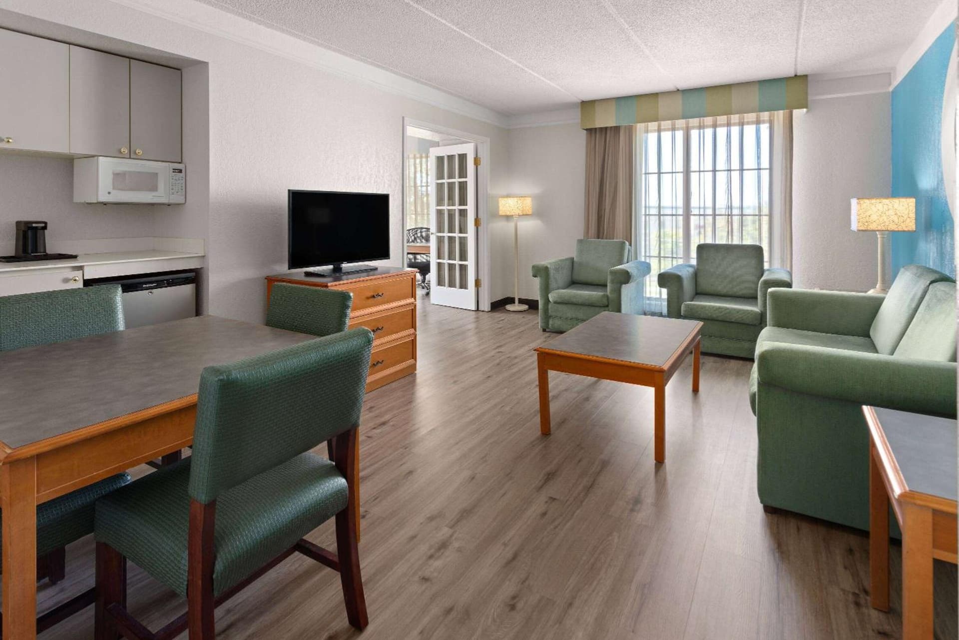 La Quinta Inn by Wyndham Pittsburgh Airport gallery photo in Moon Township, PA — image 42