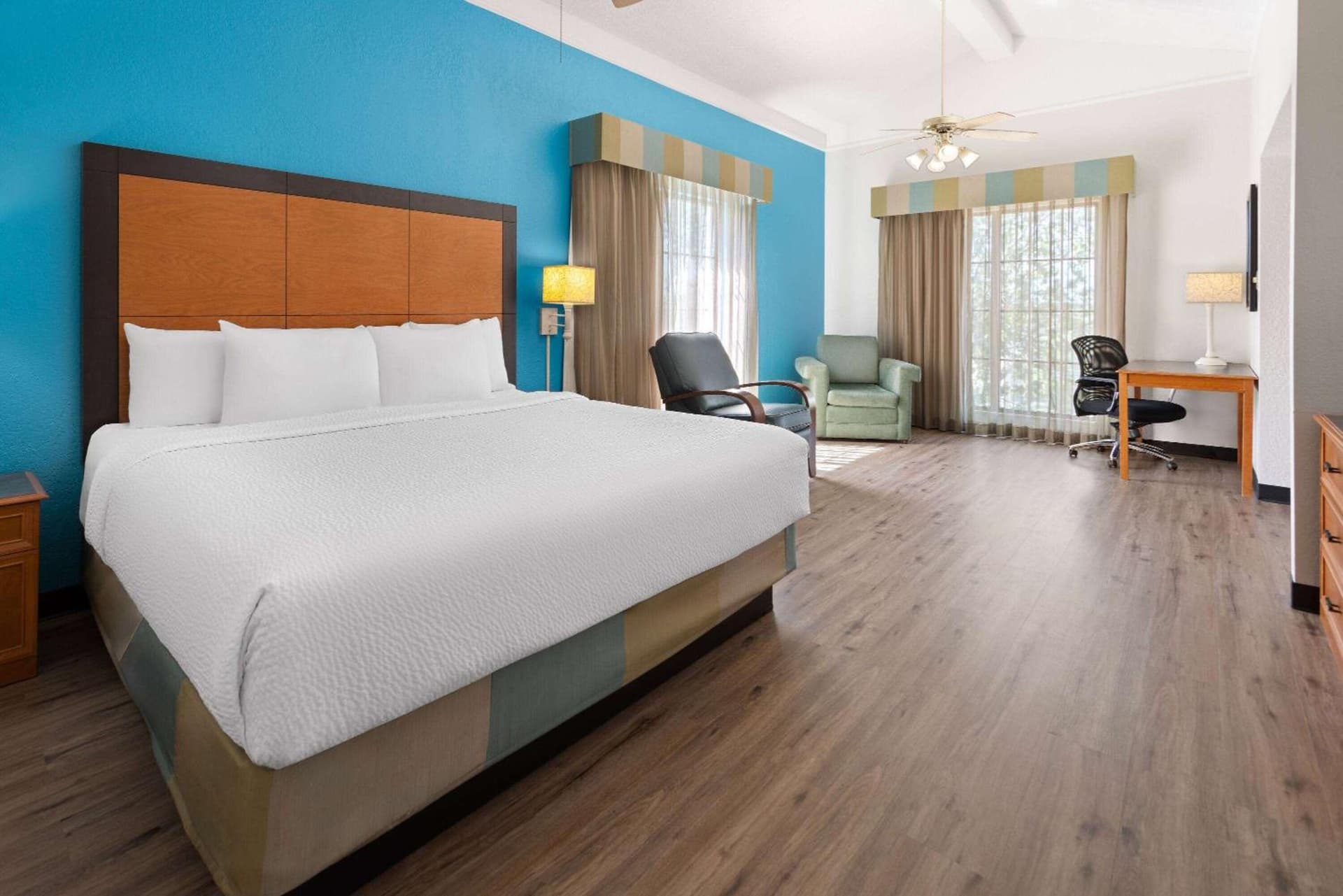 La Quinta Inn by Wyndham Pittsburgh Airport gallery photo in Moon Township, PA — image 40