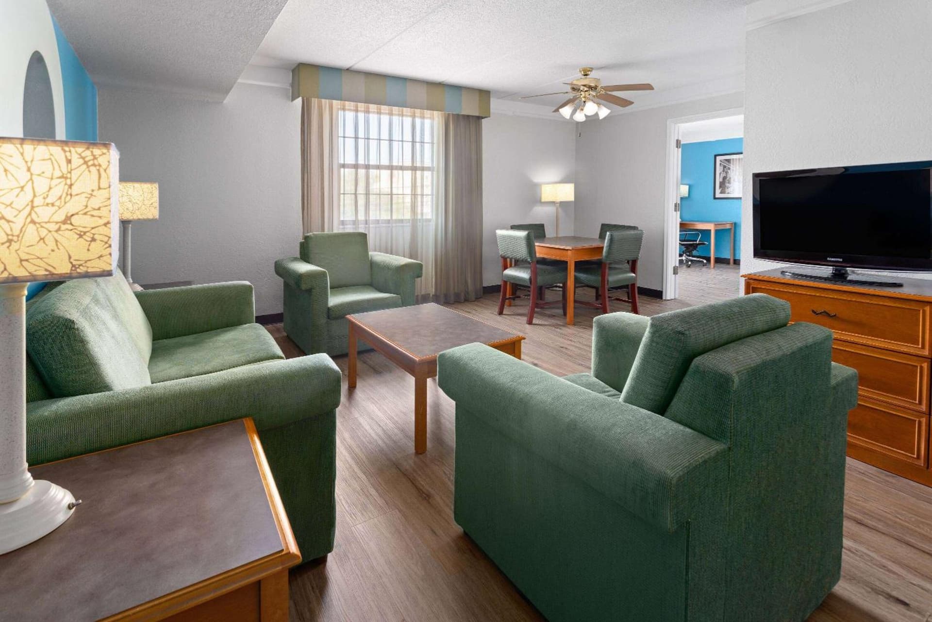 La Quinta Inn by Wyndham Pittsburgh Airport gallery photo in Moon Township, PA — image 13
