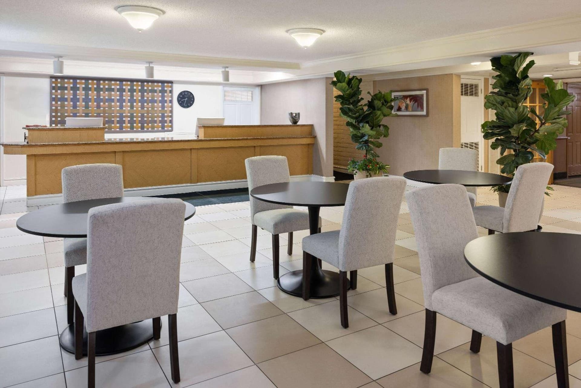 La Quinta Inn by Wyndham Pittsburgh Airport gallery photo in Moon Township, PA — image 7