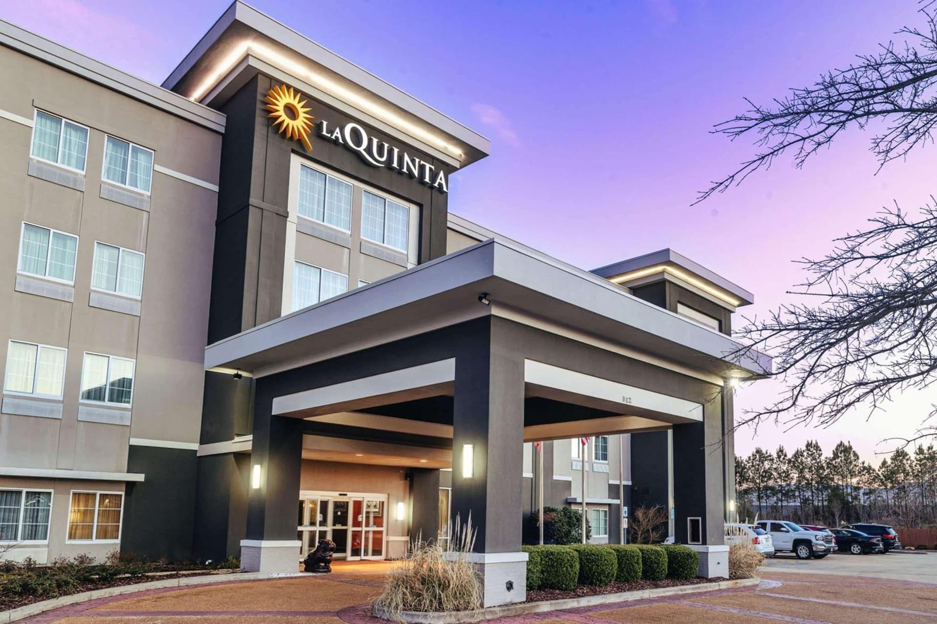 La Quinta by Wyndham Starkville at MSU interior in Starkville, MS — gallery photo 2