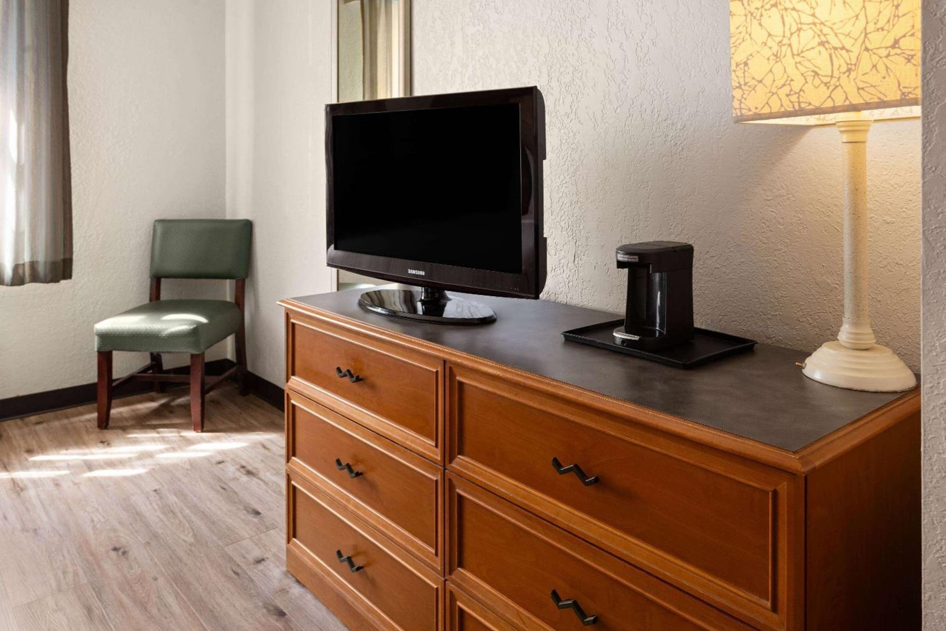 La Quinta Inn by Wyndham Pittsburgh Airport gallery photo in Moon Township, PA — image 35