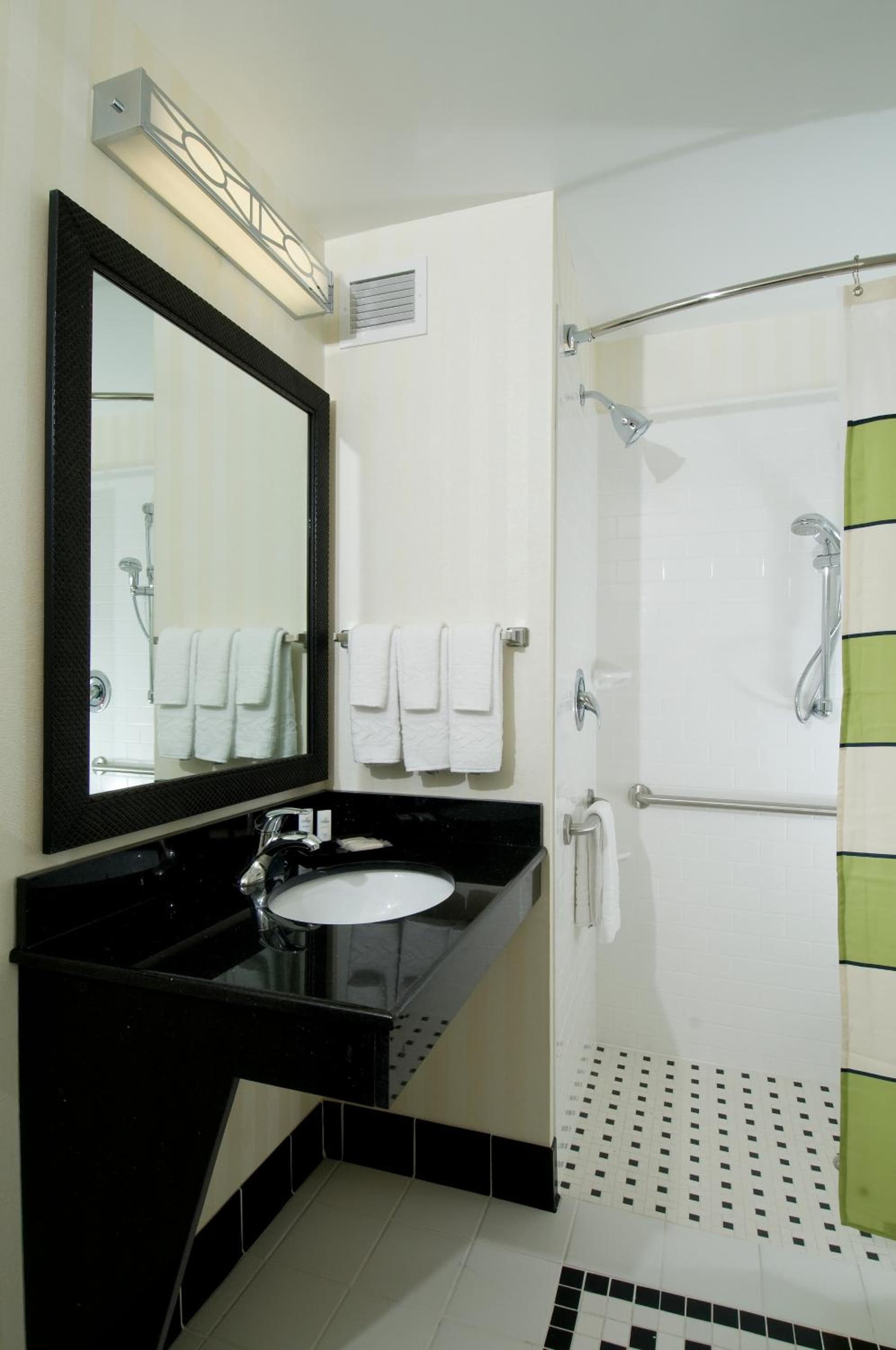 Fairfield by Marriott Inn & Suites Verona Turning Stone interior in Verona — gallery photo 2