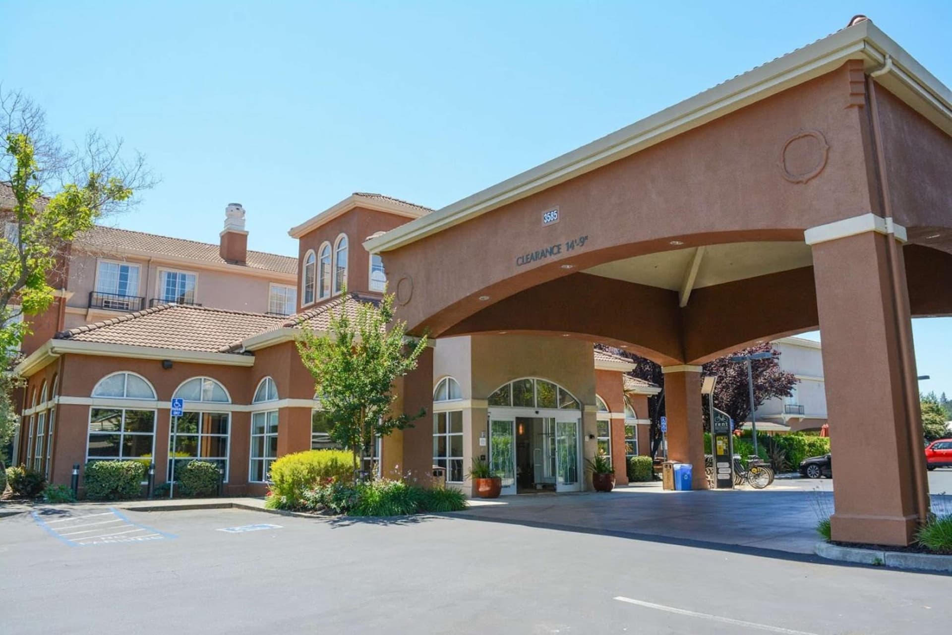 Hilton Garden Inn Napa featured exterior or lobby in Napa, CA — similar hotel