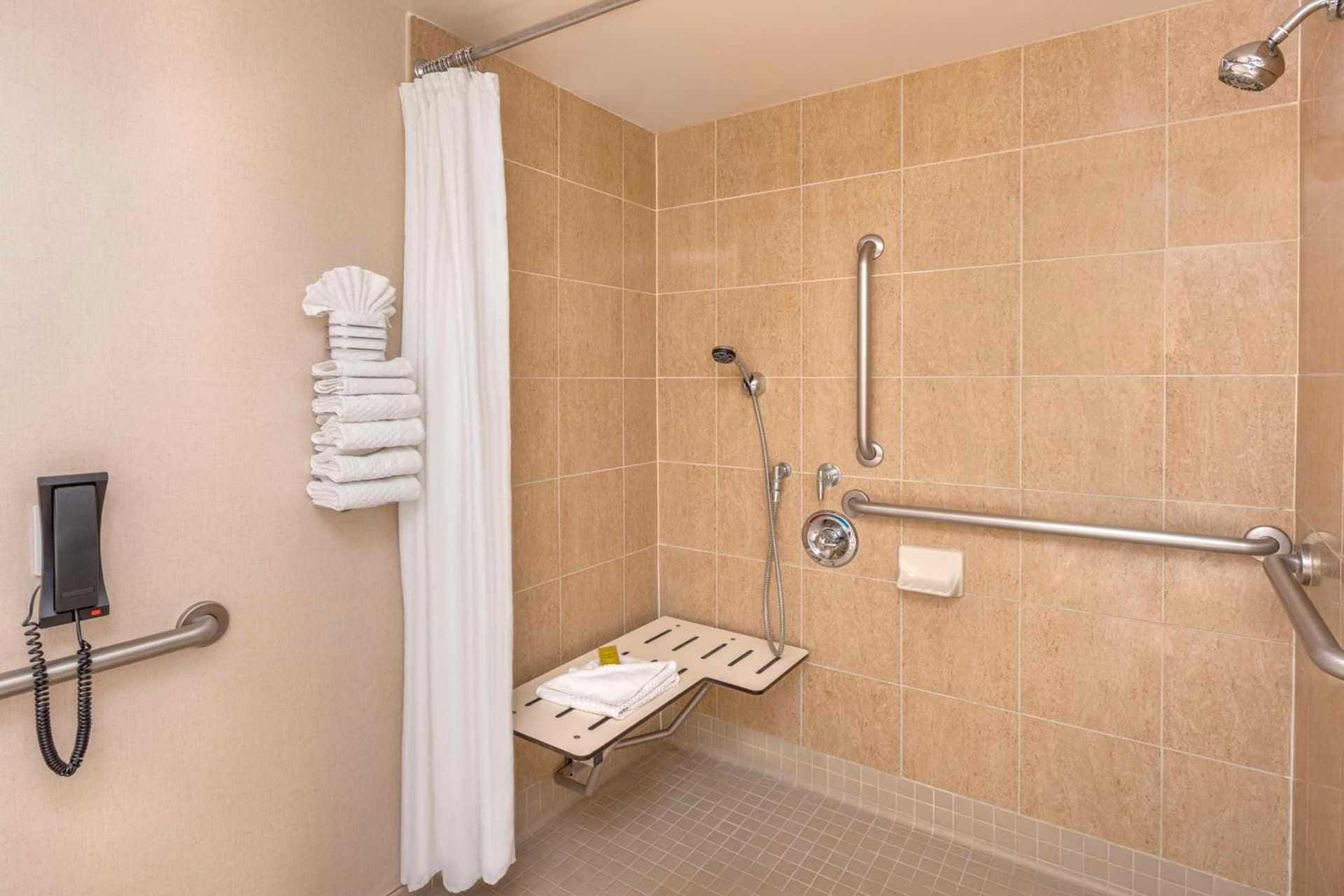 DoubleTree by Hilton San Bernardino gallery photo in San Bernardino, CA — image 12