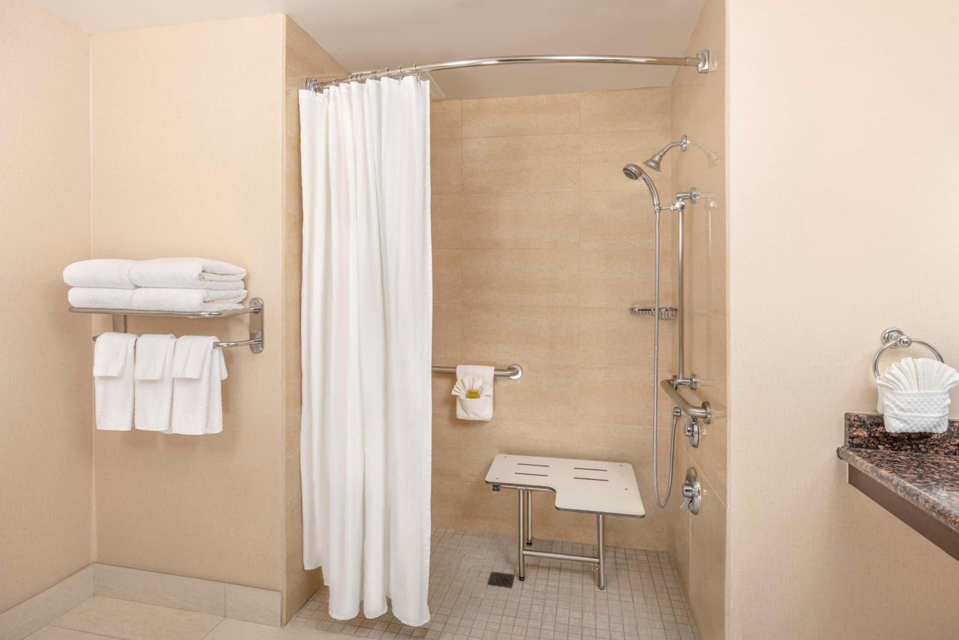 DoubleTree by Hilton San Bernardino gallery photo in San Bernardino, CA — image 19