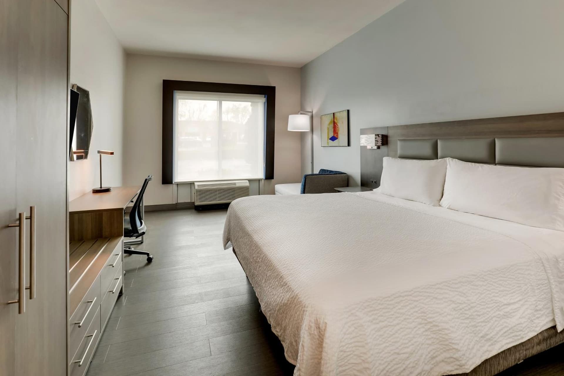 Holiday Inn Express Hotel & Suites Richmond by IHG interior in Richmond, KY — gallery photo 2