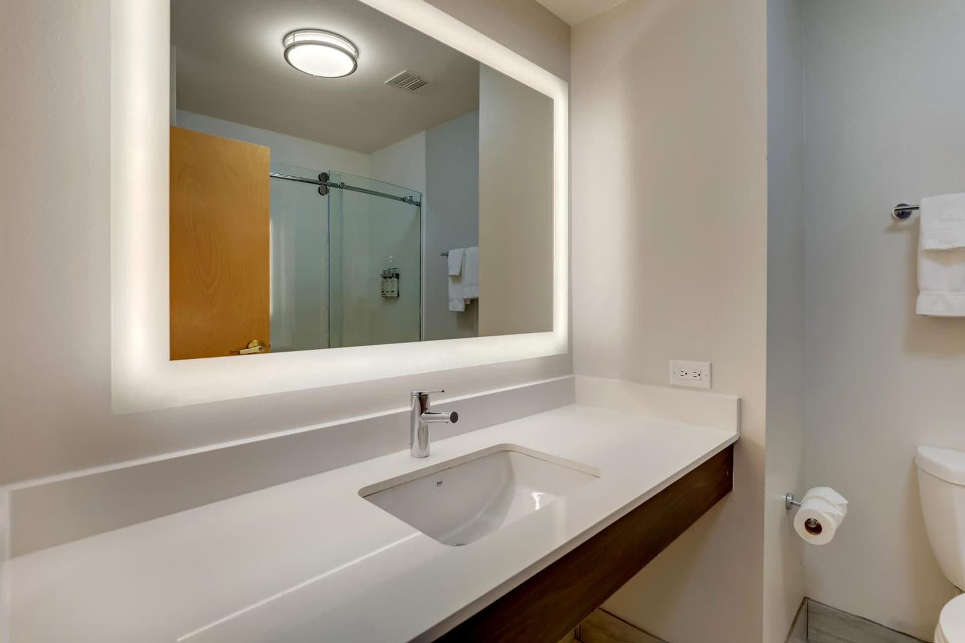 Holiday Inn Express Hotel & Suites Richmond by IHG property views in Richmond, KY — gallery photo 3