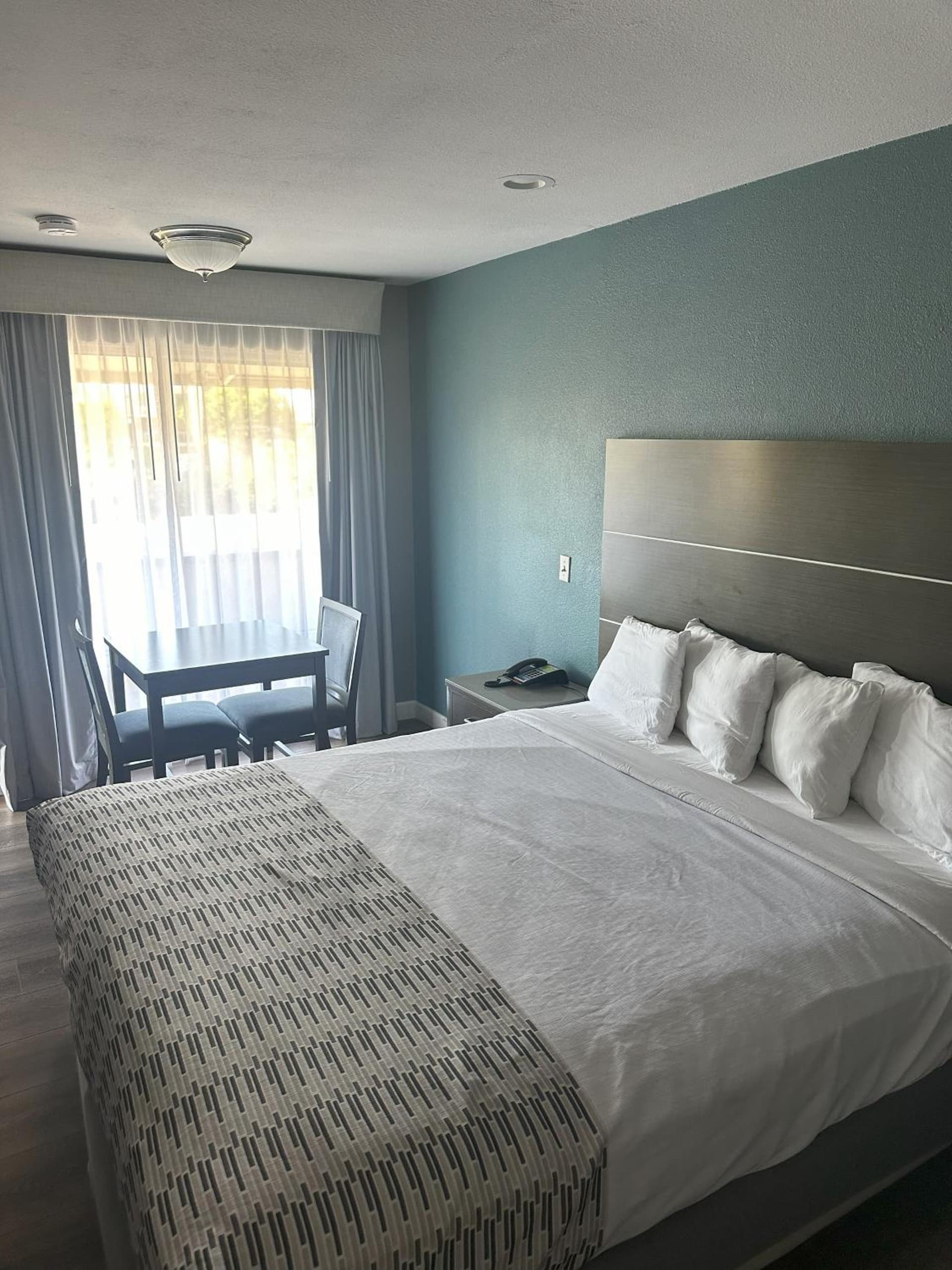 Hotel Palmeras Chula Vista interior in Chula Vista, CA — gallery photo 2