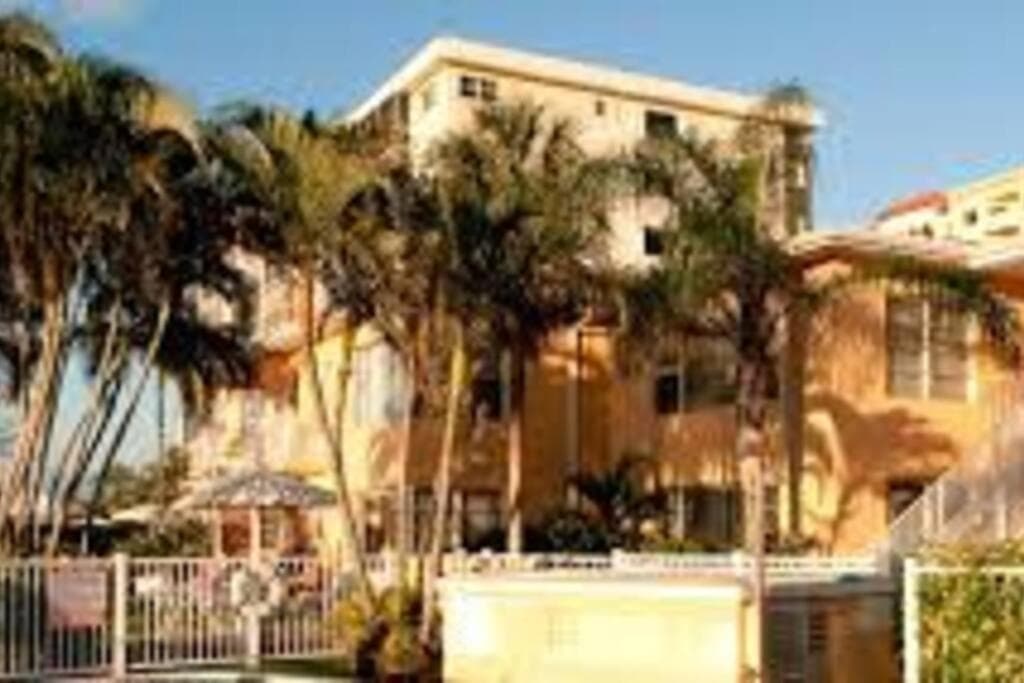 Aloha Apartments On the Intracoastal-Walk to the Beach — hotel in Pompano Beach, Florida